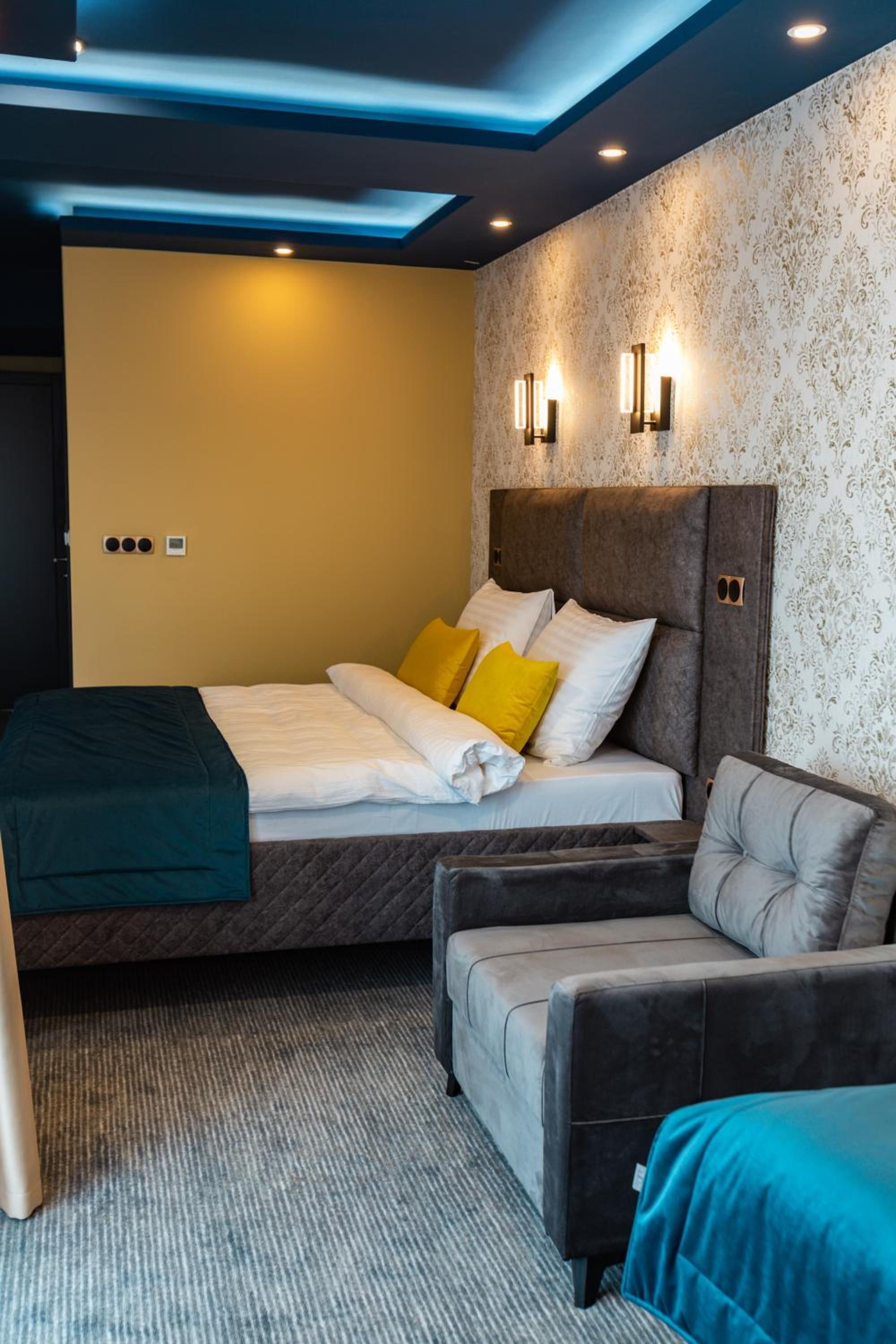 Triple Room with Balcony - Photo 5