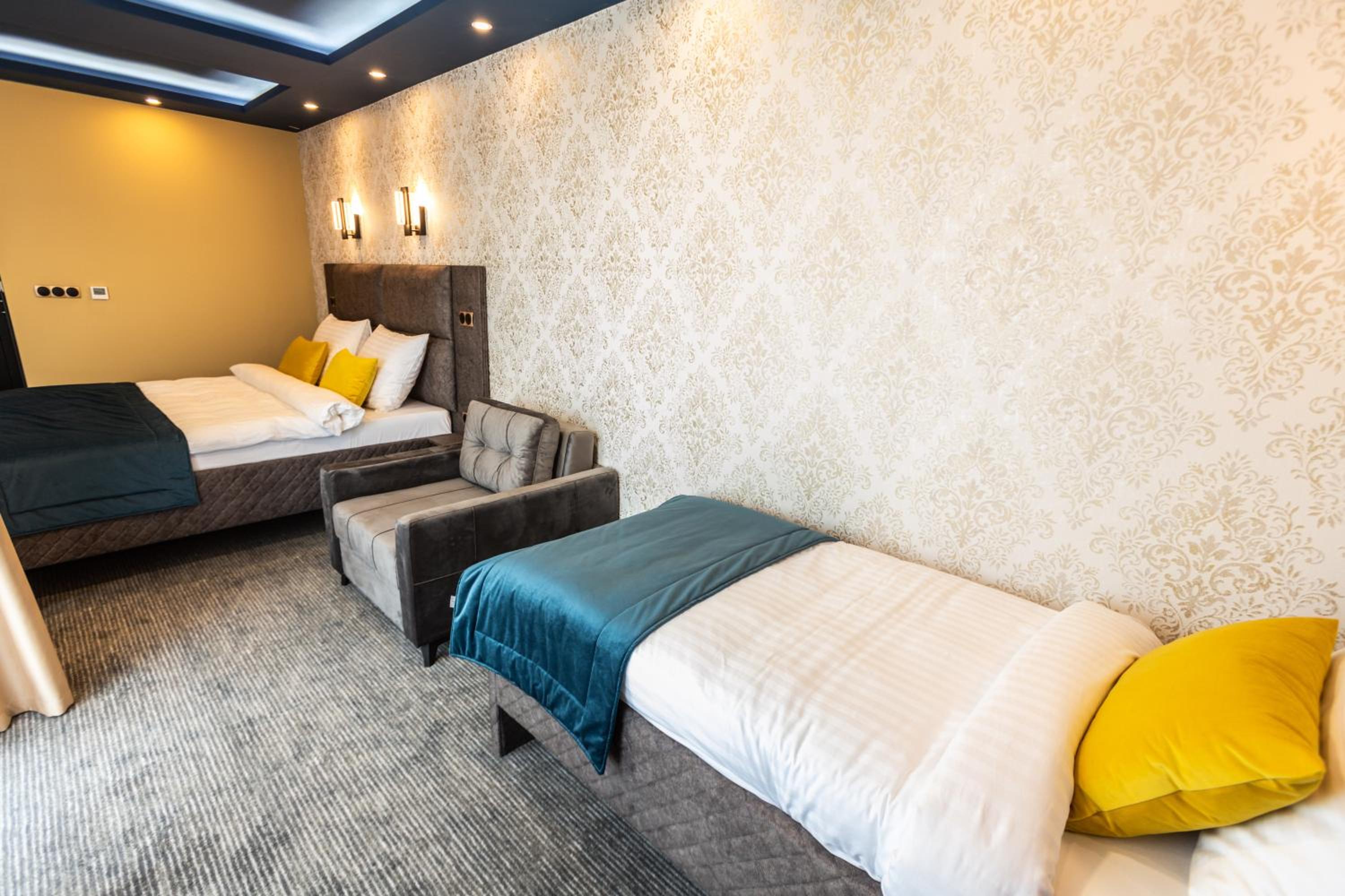Triple Room with Balcony - Photo 2