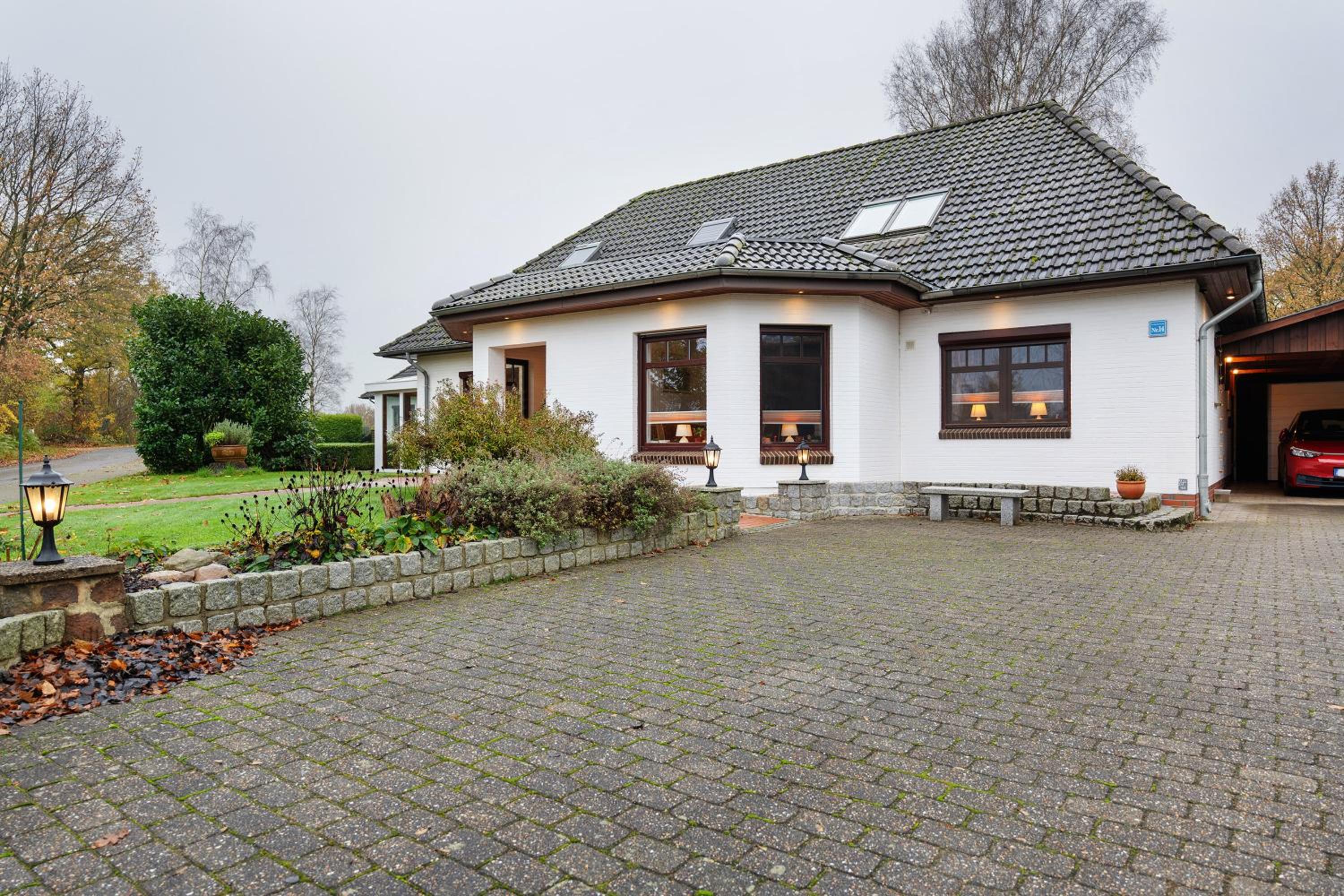 Two-Bedroom Deluxe Apartment with Garden View photo 3