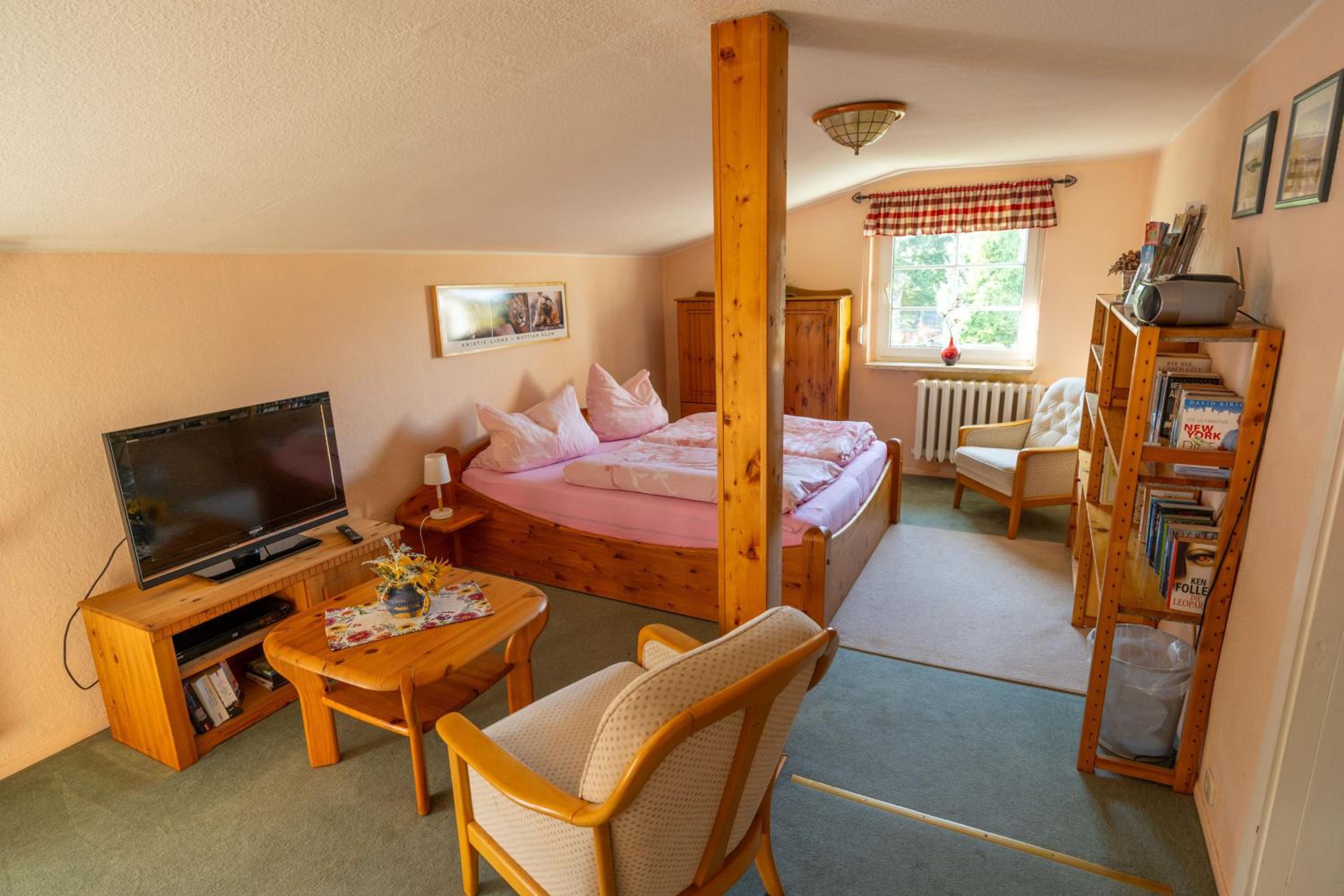 One-Bedroom Apartment with Balcony photo 1