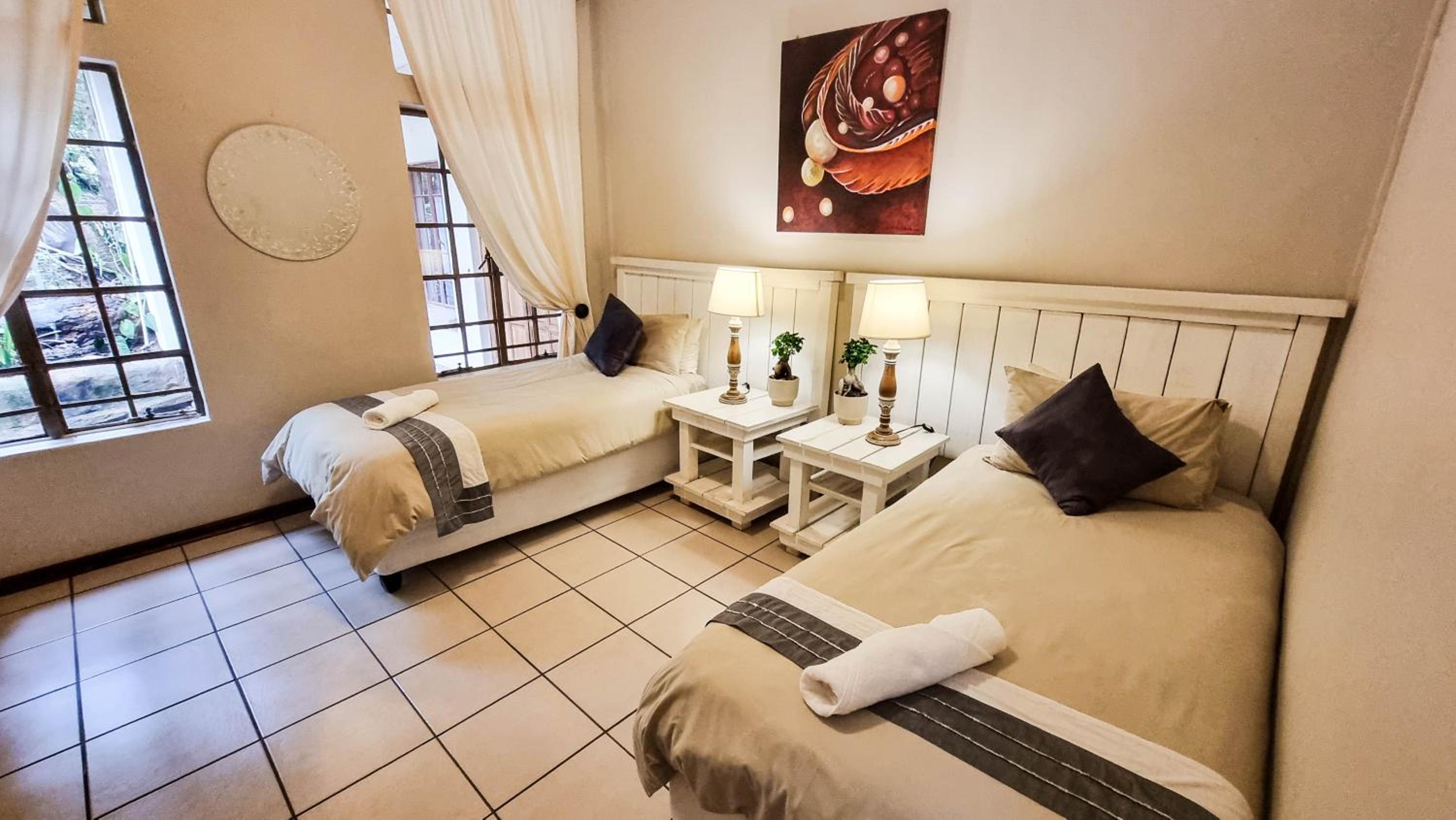 Double or Twin Room with Shared Bathroom photo 1