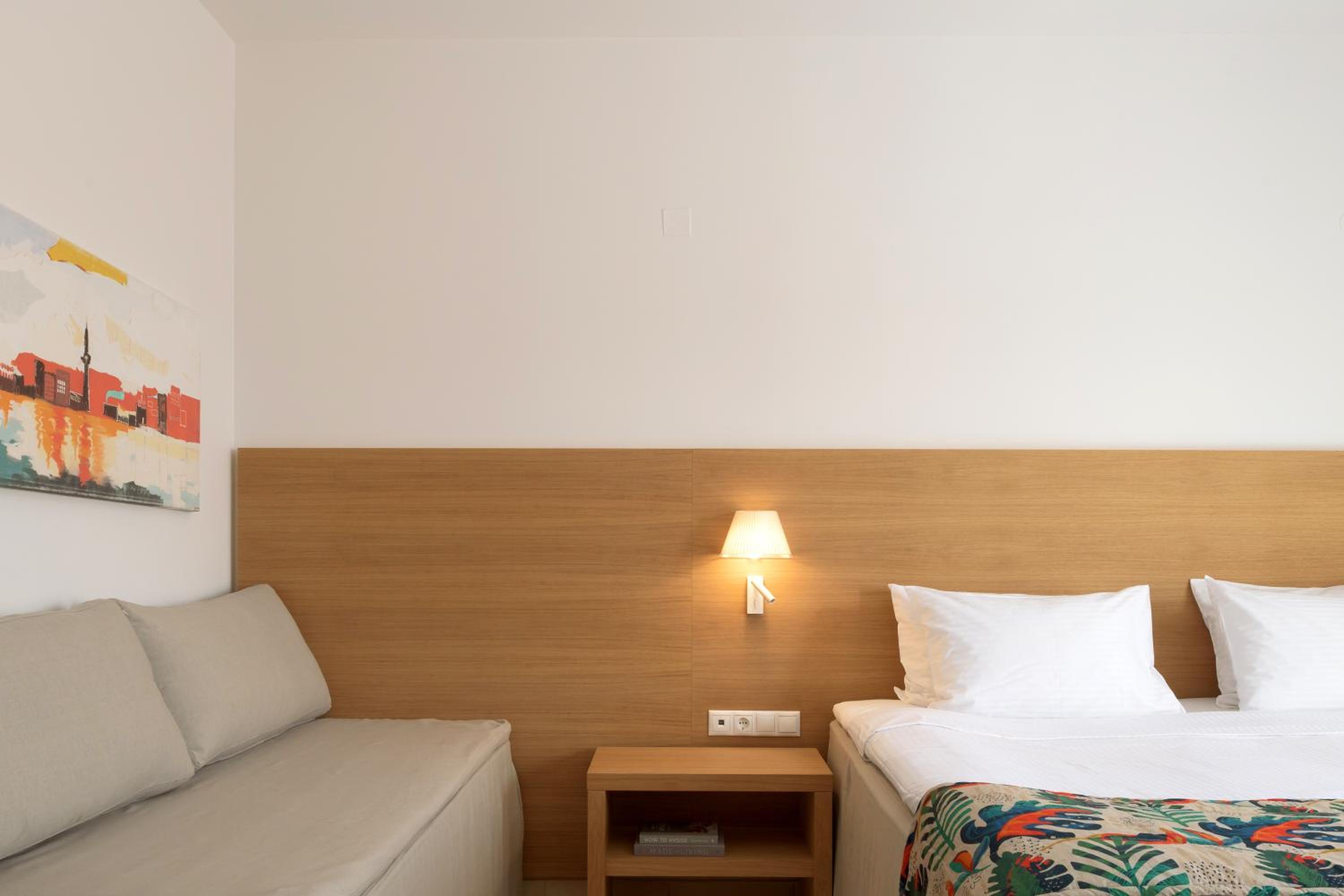 Deluxe Double Room with Side Sea View - Photo 3