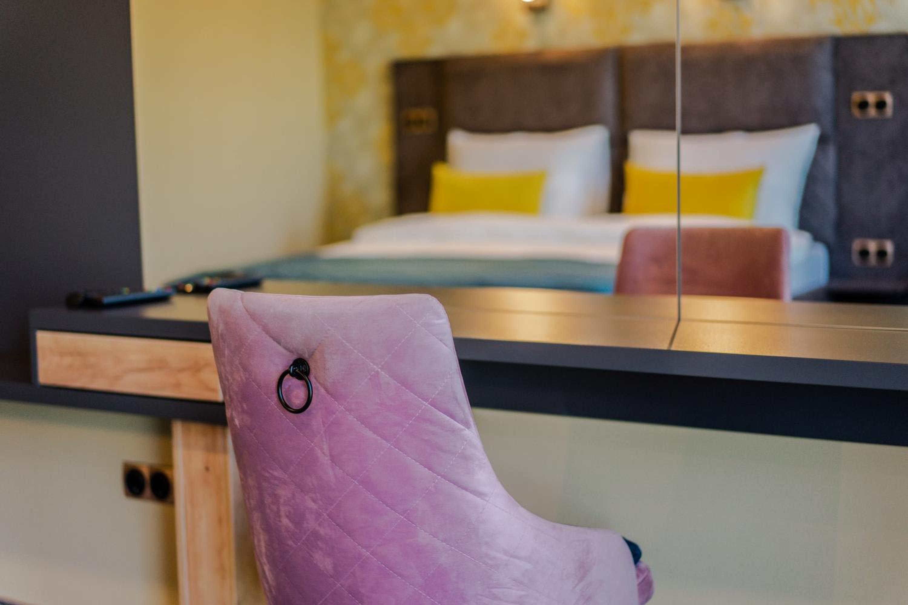 Double Room with Balcony (2 Adults + 1 Child) - Photo 2