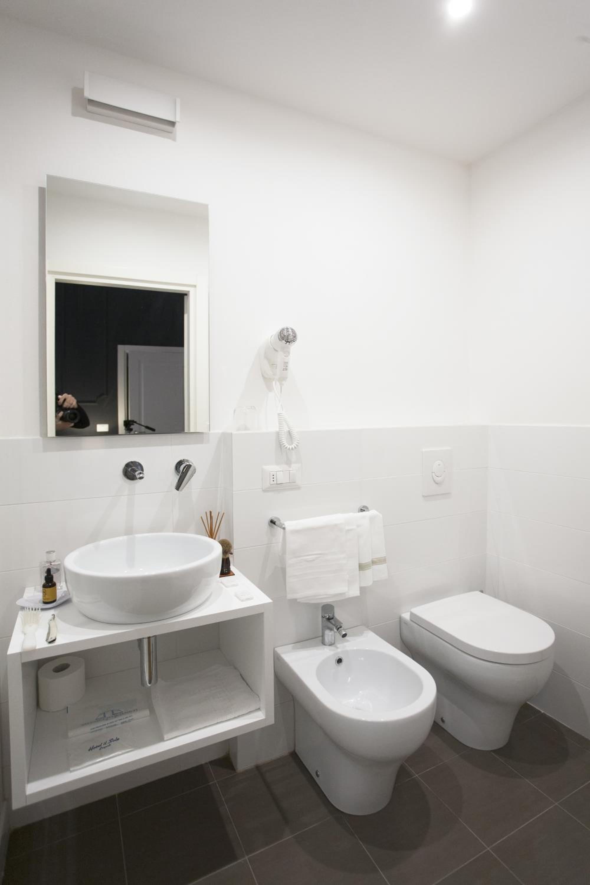 Standard Double Room - Photo 5
