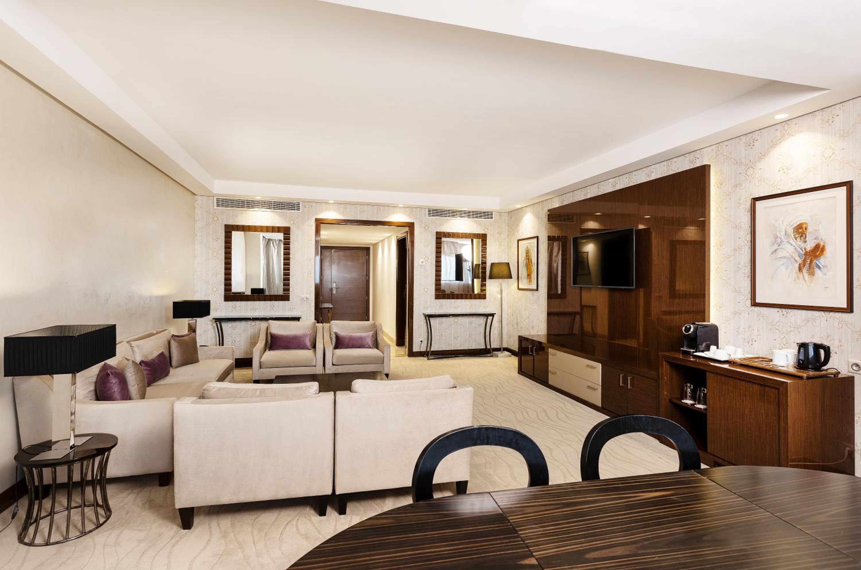 Two-Bedroom Suite with Lake View - Lounge Access - Photo 9