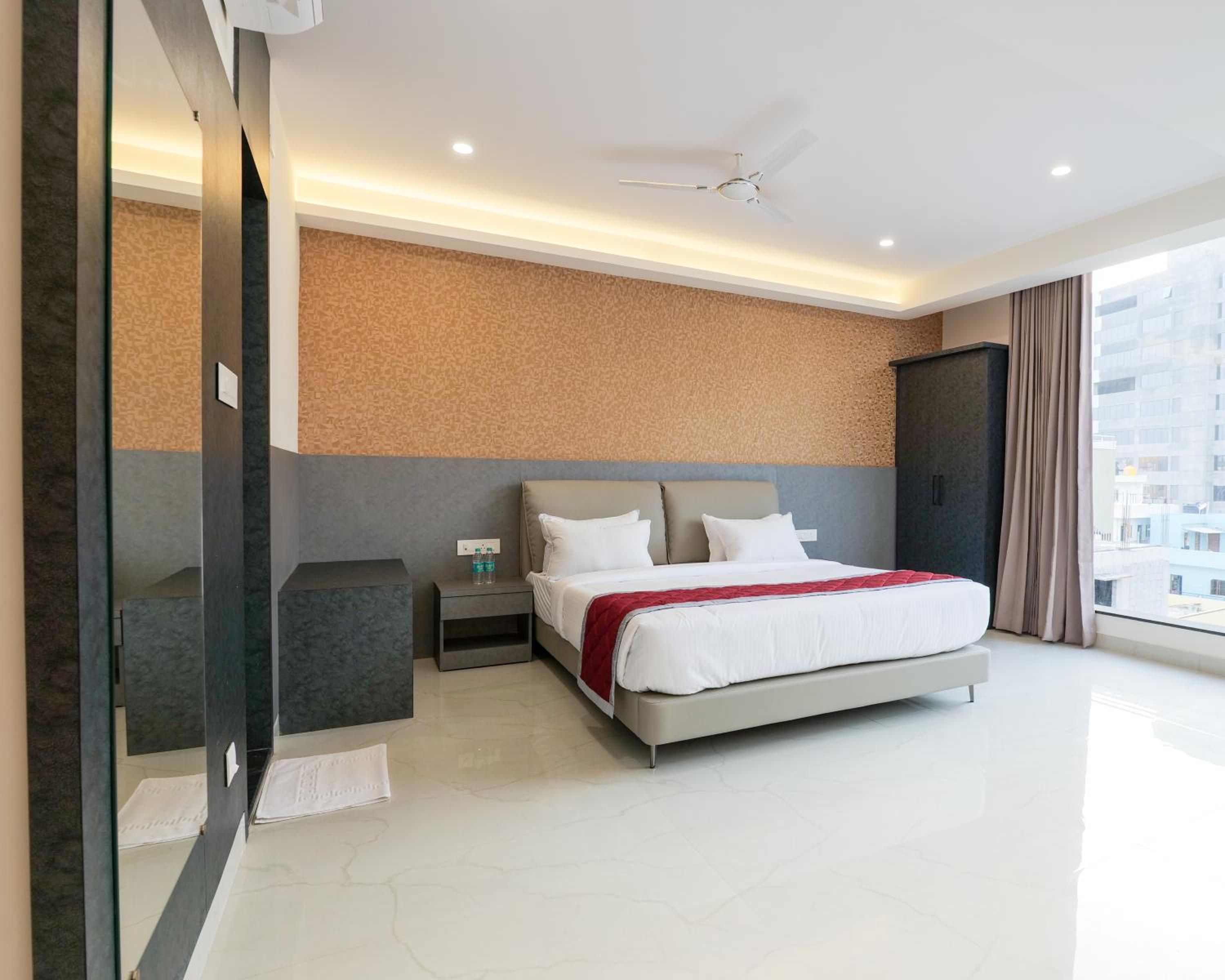 Signature Suite King Bed Room - Photo 13
