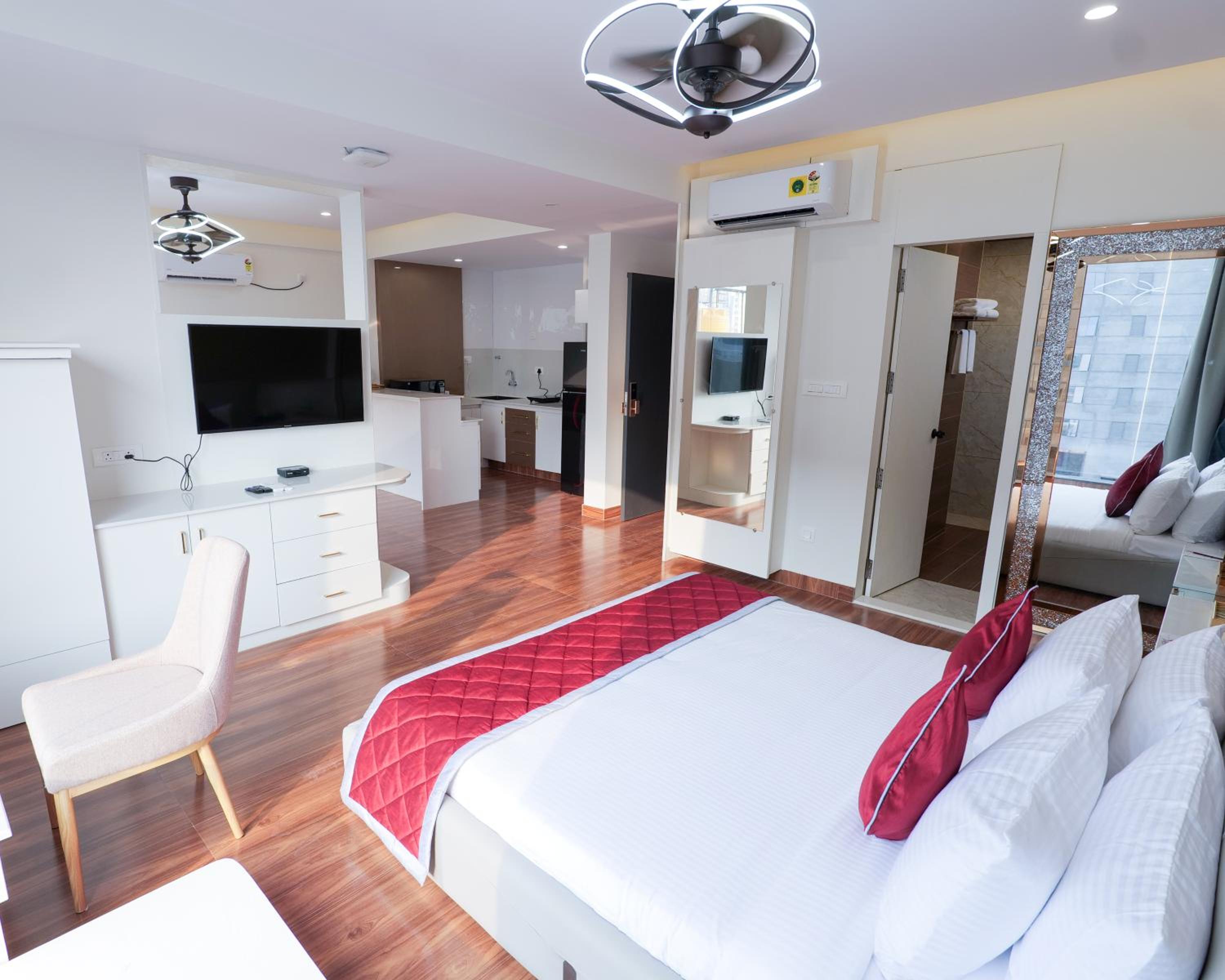 Signature Suite King Bed Room - Photo 1