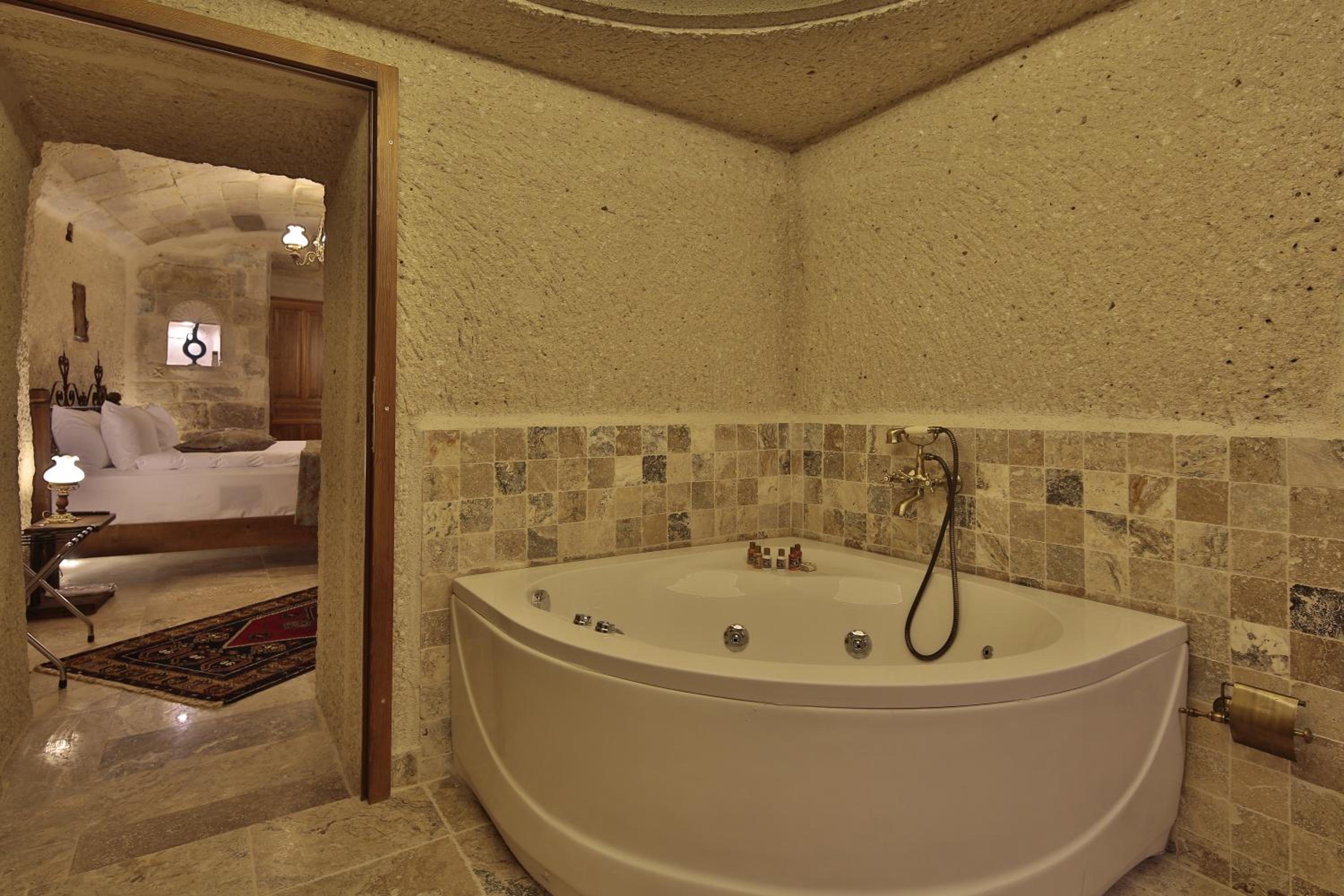 Deluxe Cave Double Room with Bath - Photo 5