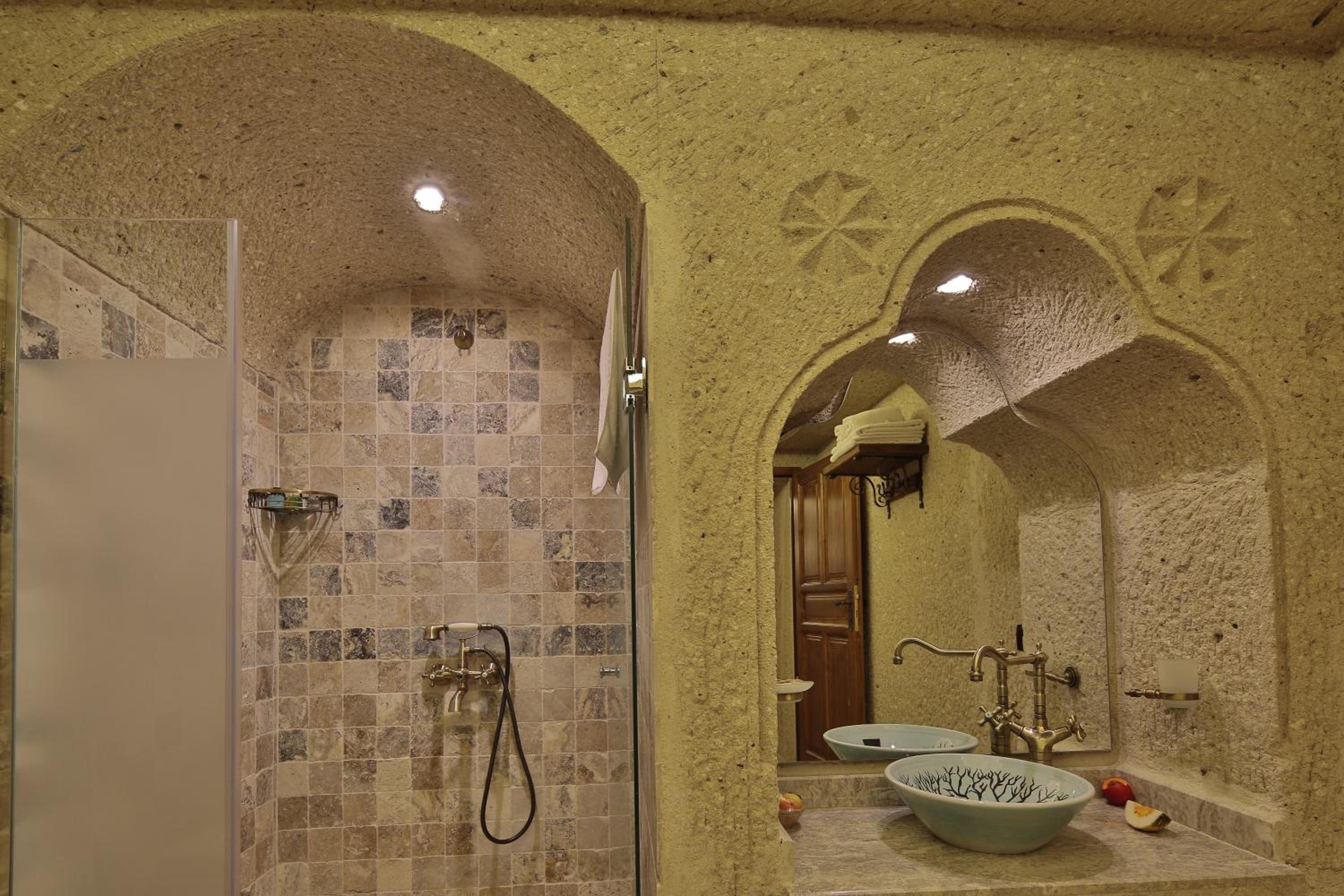 Deluxe Cave Double Room with Bath - Photo 4