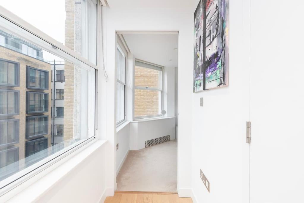 One-Bedroom Apartment photo 3
