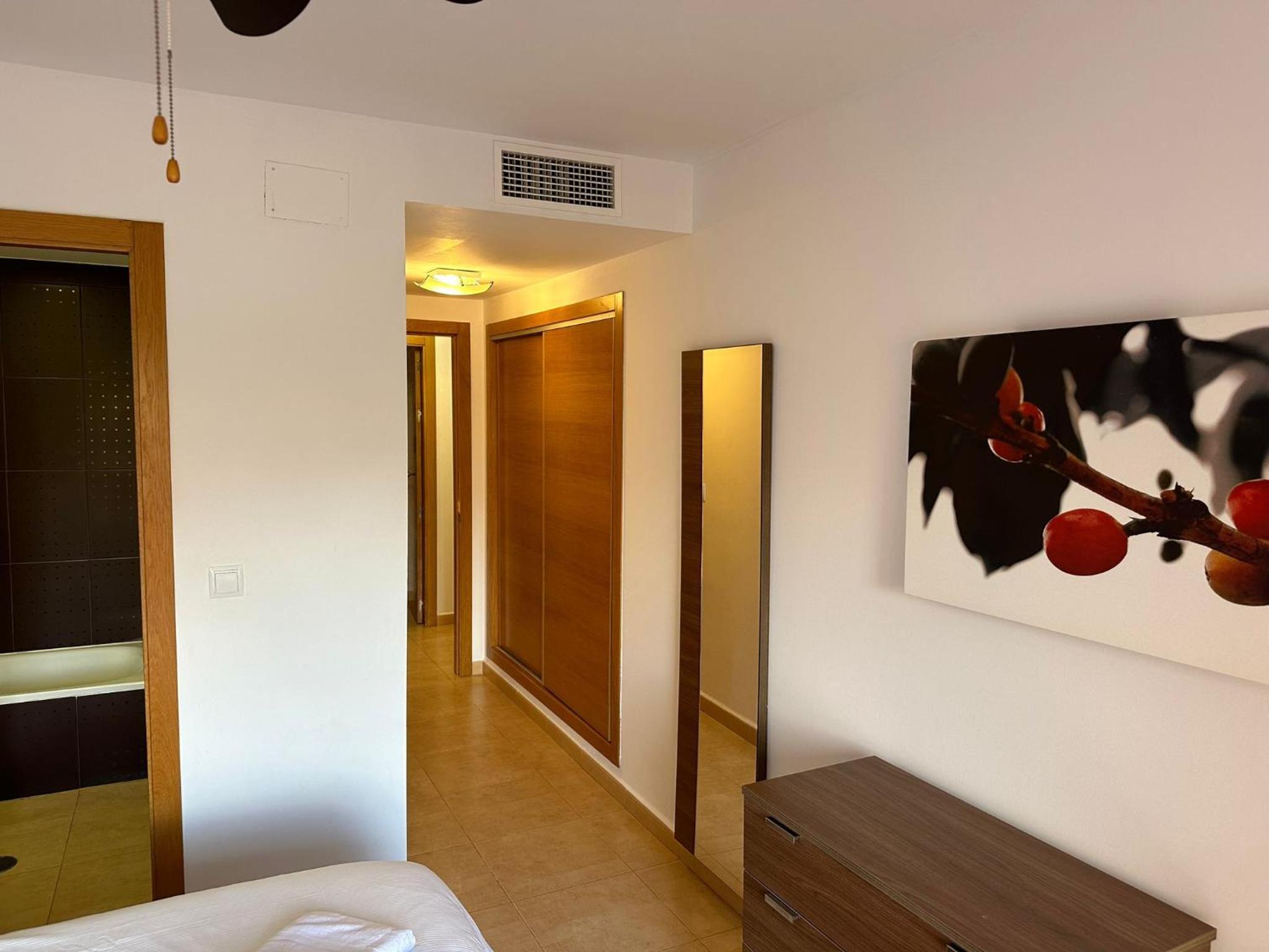 Apartamento de Dos Dormitorios con Vista a la Piscina