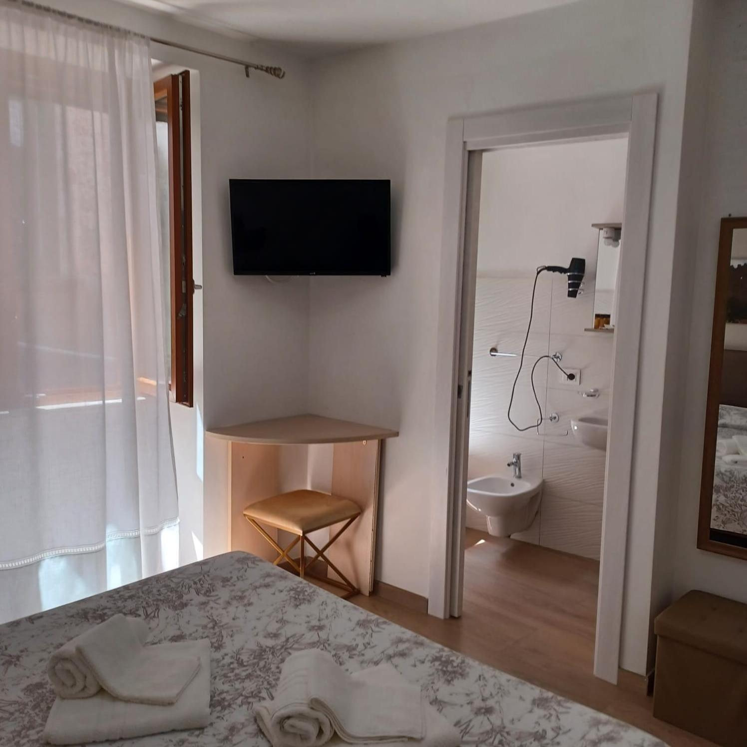 Double Room with Private Bathroom photo 1