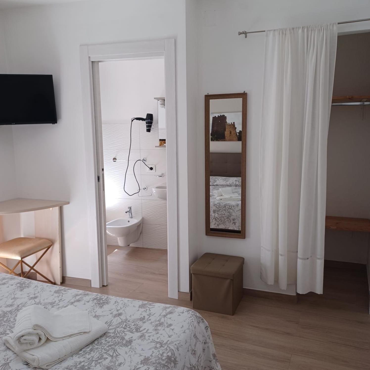 Double Room with Private Bathroom photo 2
