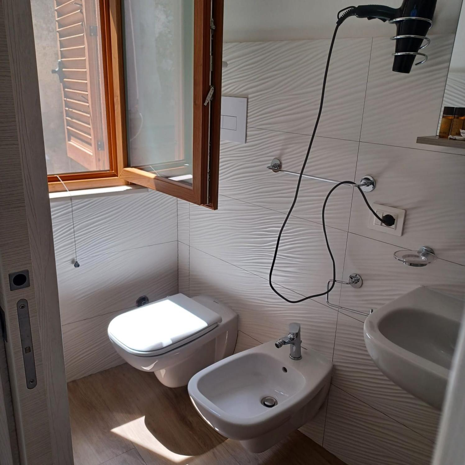 Double Room with Private Bathroom photo 3
