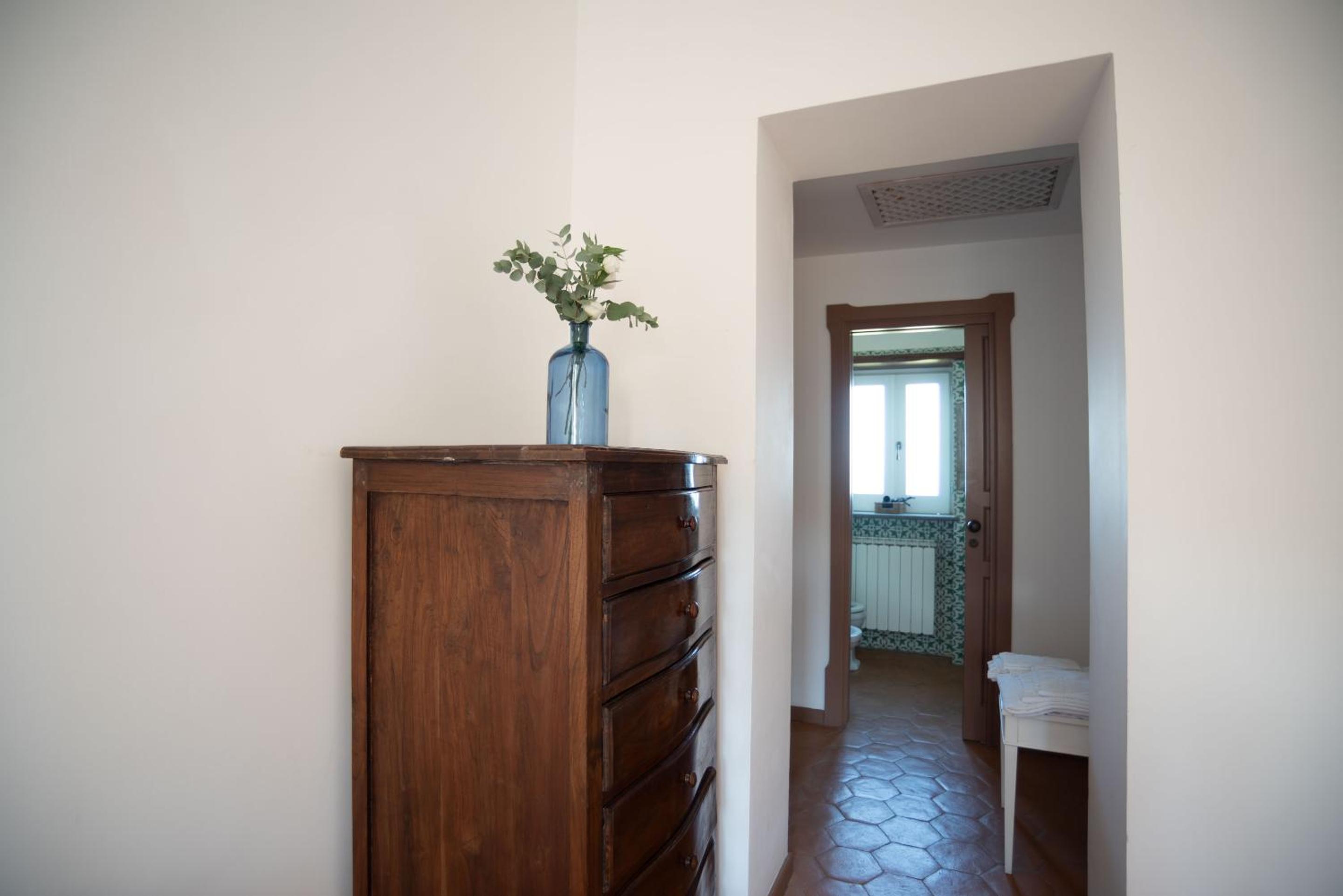 Double Room with Private Bathroom - Photo 4