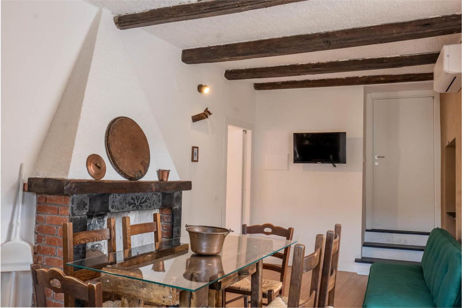 One-Bedroom Apartment with Terrace photo 2