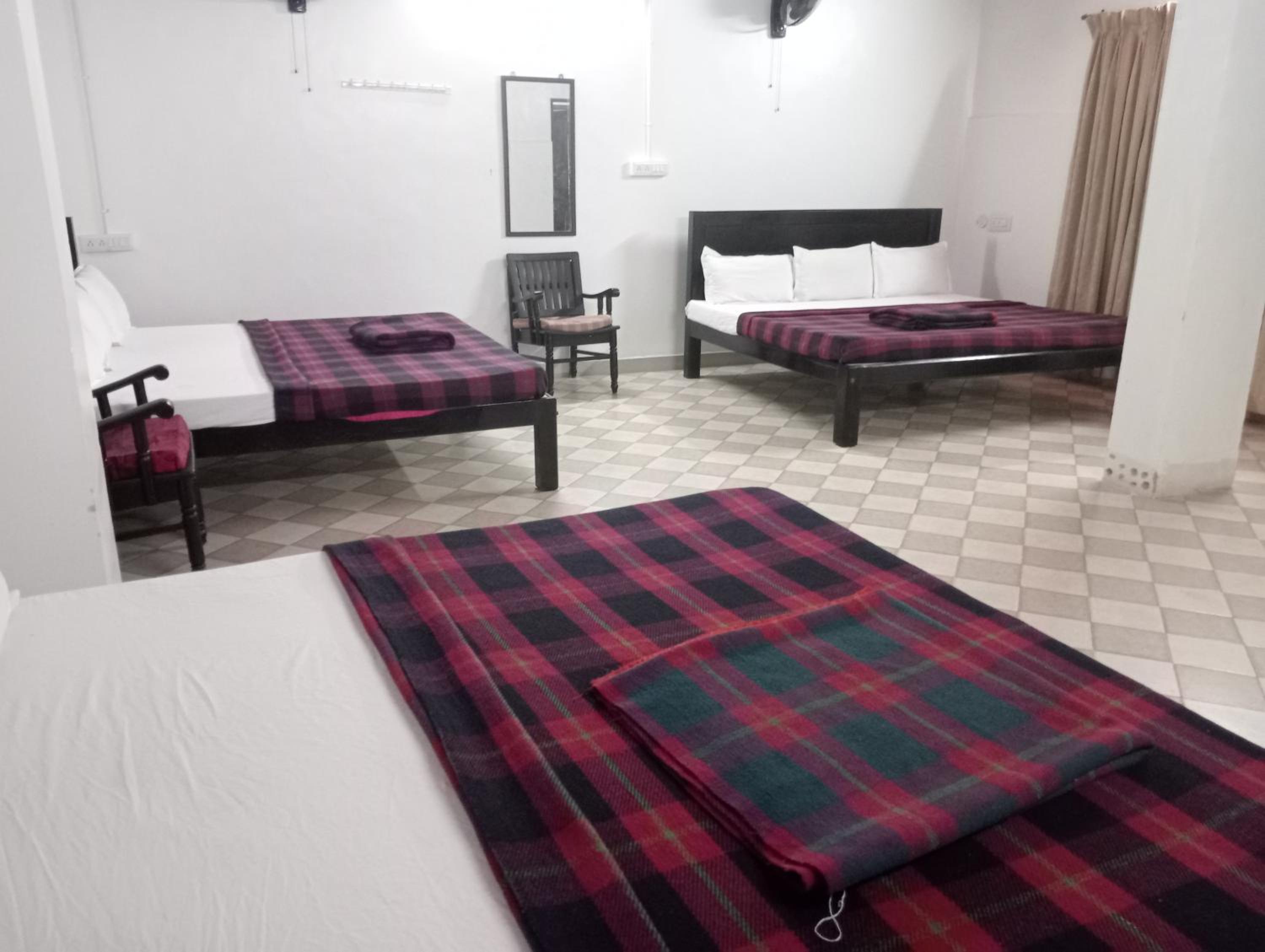 6-Bed Mixed Dormitory Room photo 3