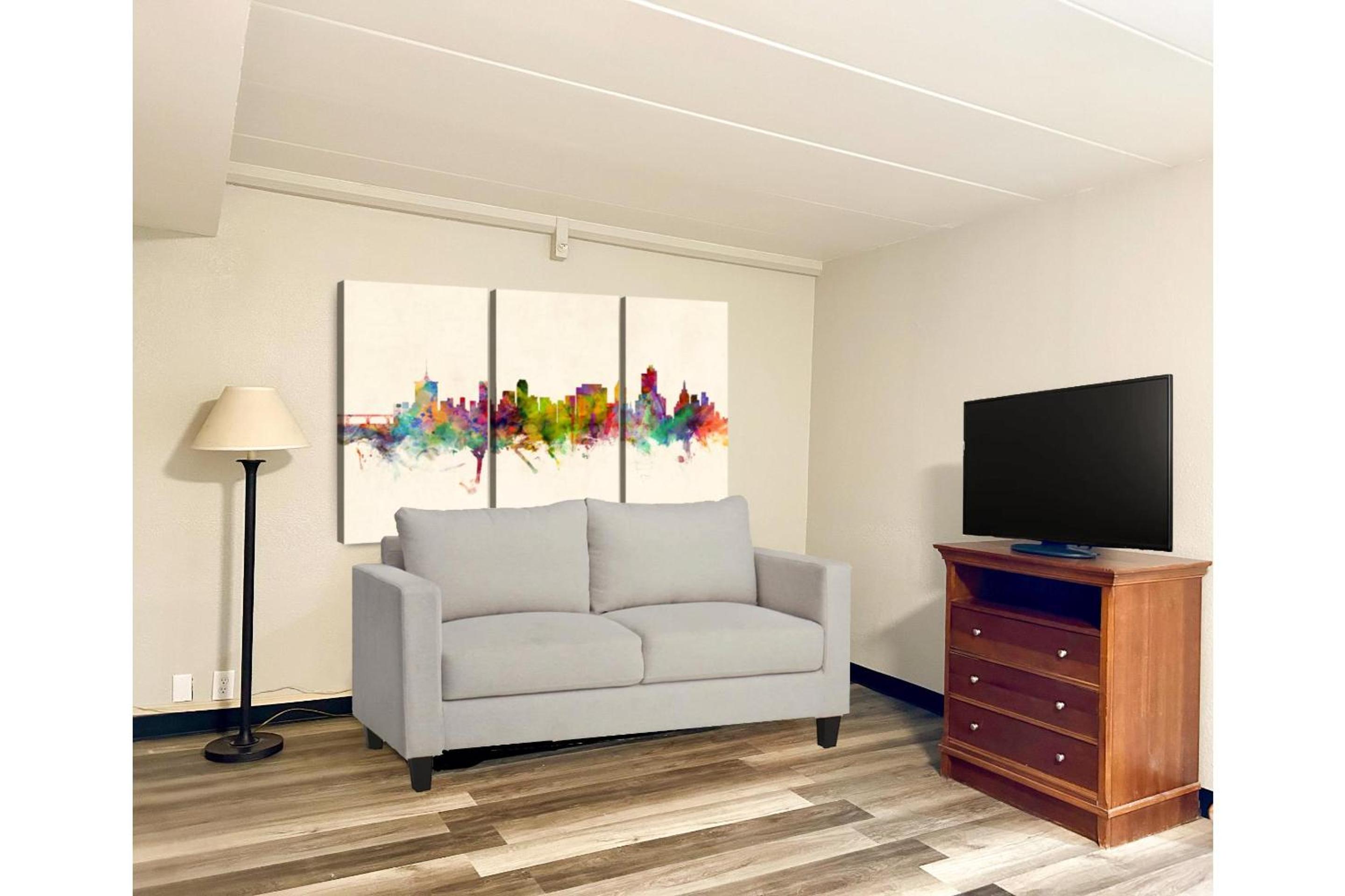 Executive Suite with Kitchenette - Photo 5