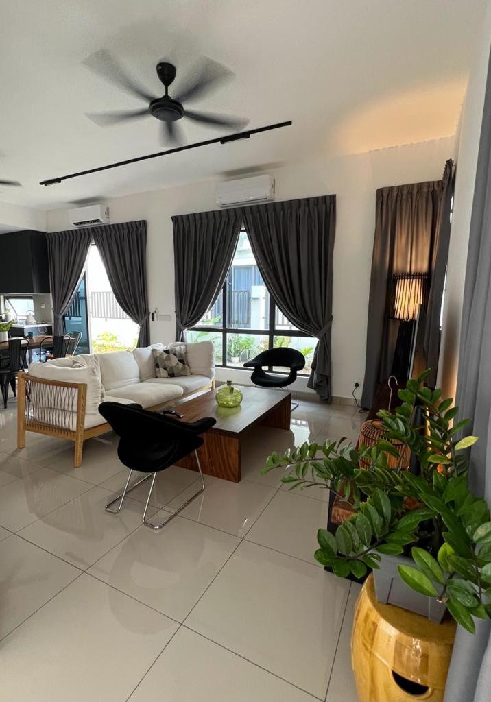 Four-Bedroom House photo 1