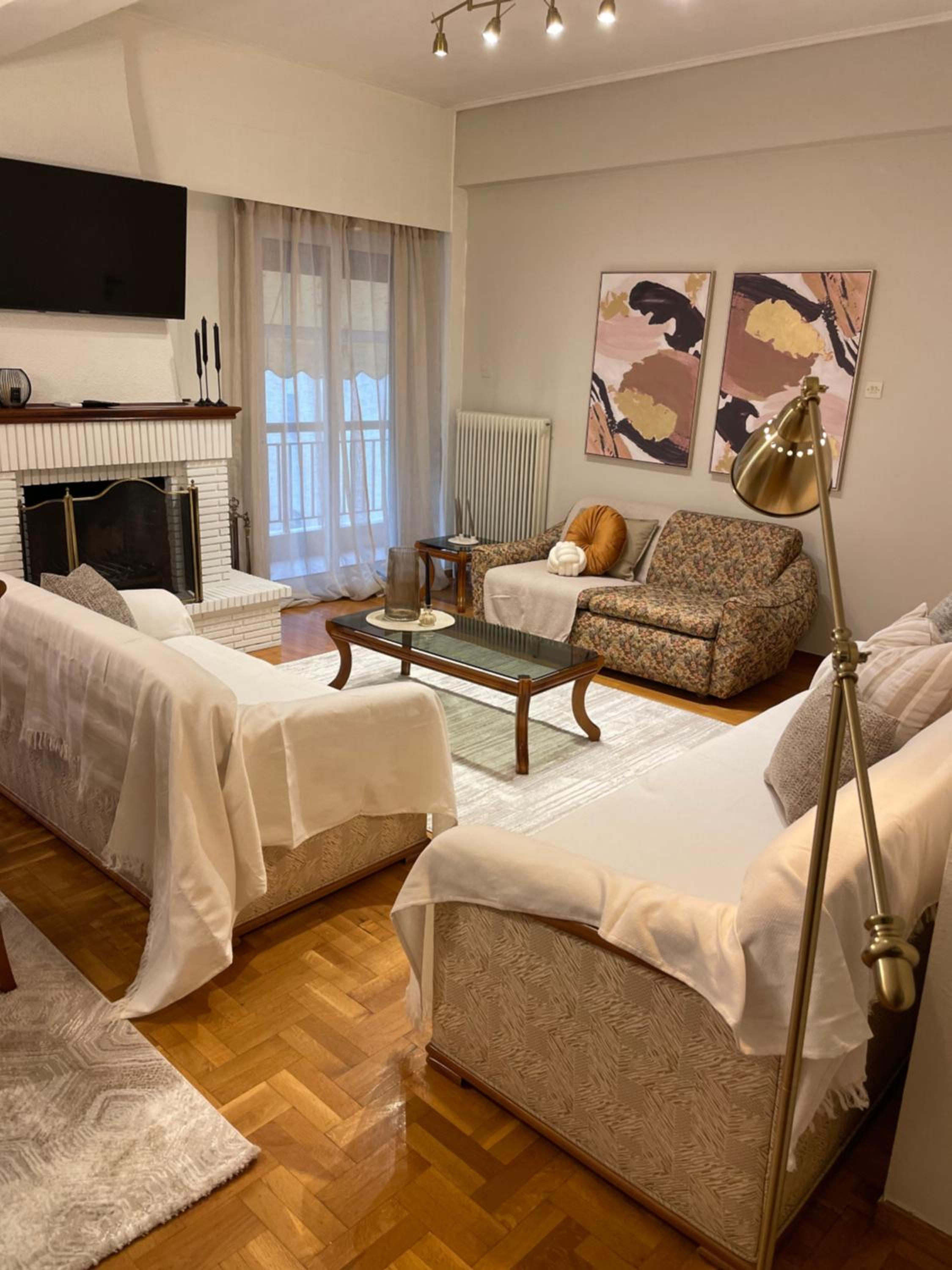 One-Bedroom Apartment with Balcony
