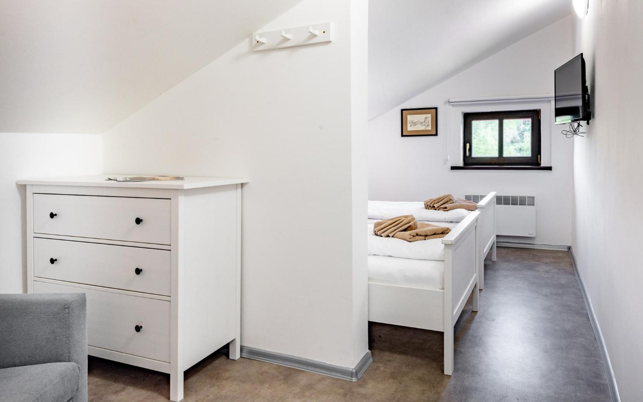Economy Twin Room - Photo 1