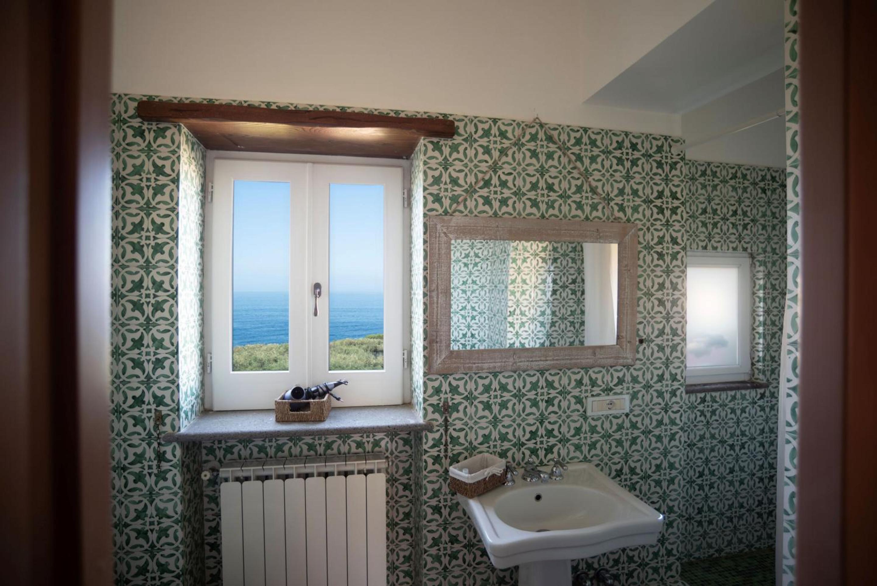 Double Room with Private Bathroom - Photo 6