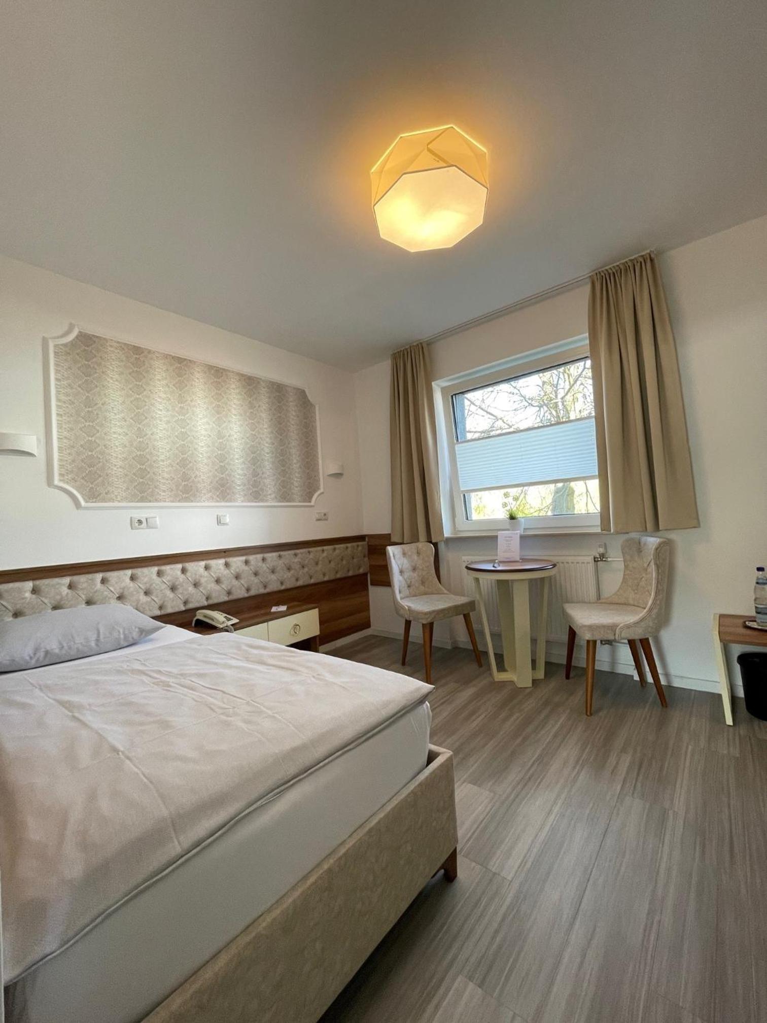 Single Room with Private Bathroom photo 3