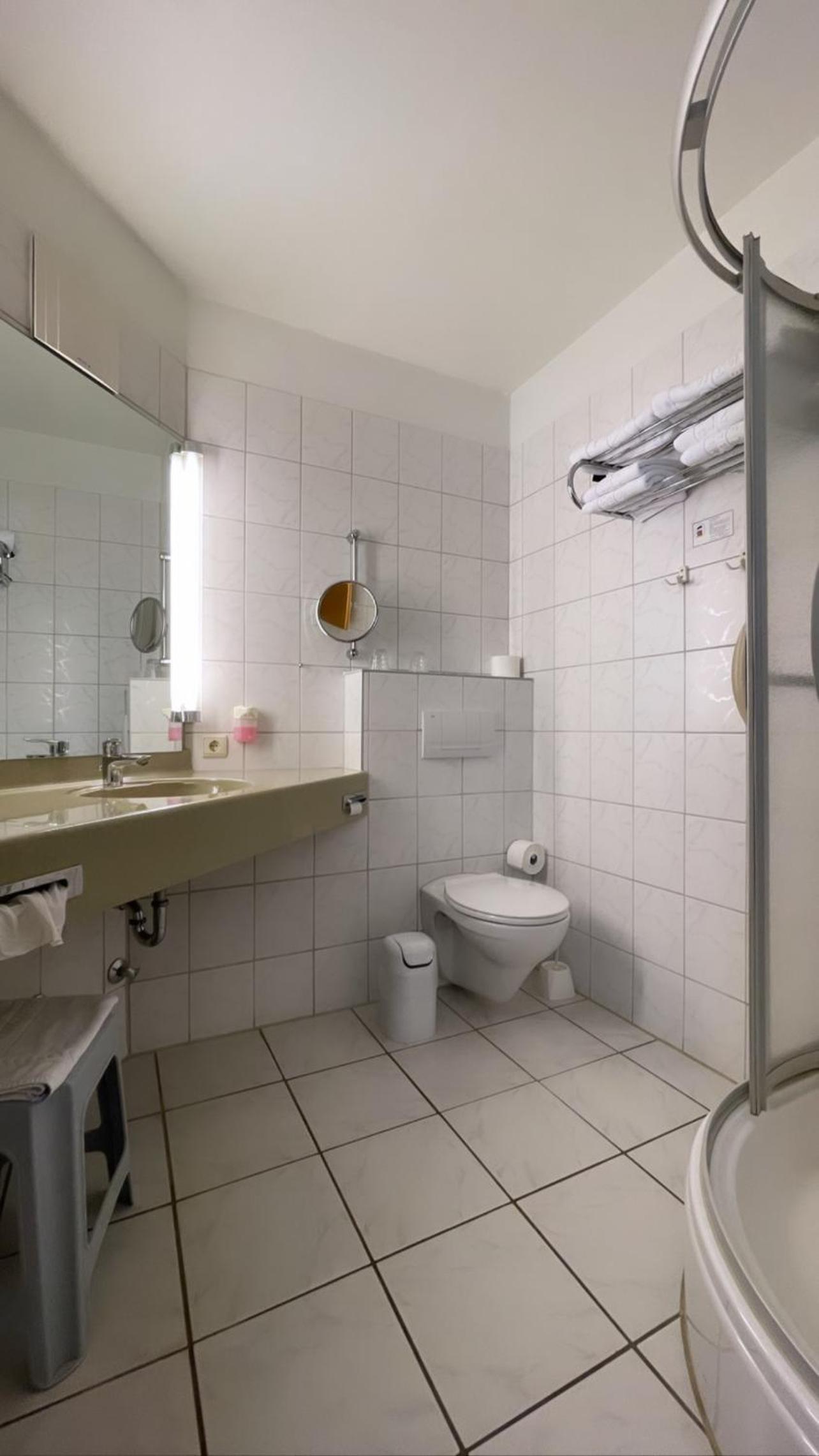 Single Room with Private Bathroom photo 2
