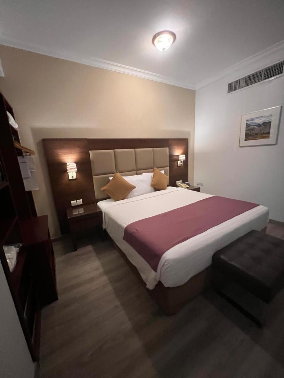 Two-Bedrooms Ambassador Suite photo 2