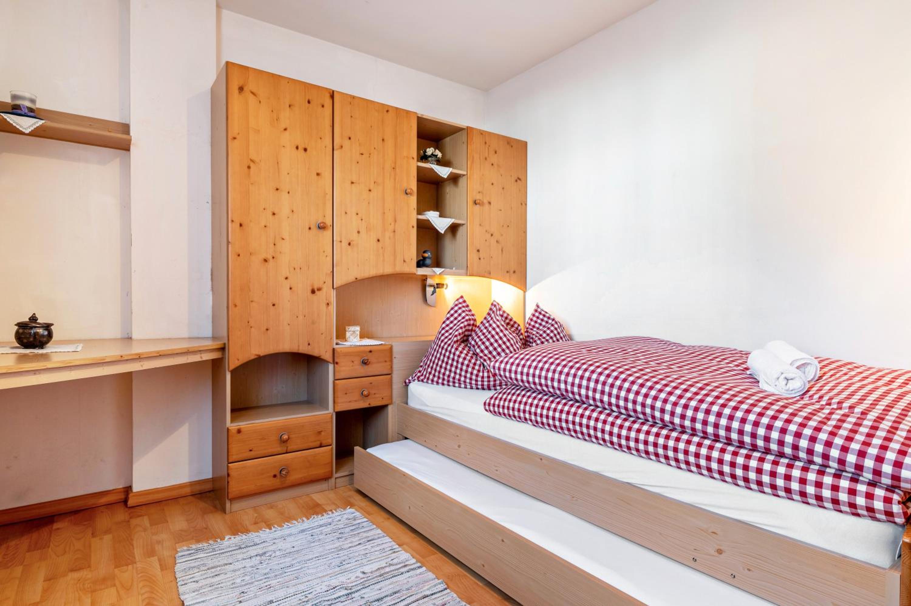 Two-Bedroom Deluxe Apartment with Garden View photo 2