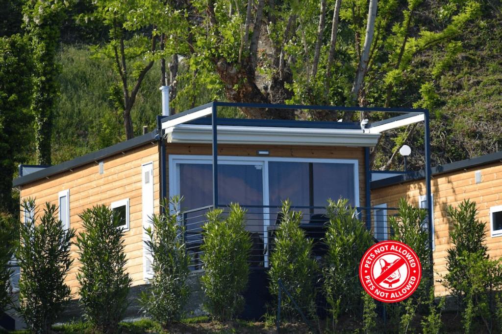 Mobile Home Premium with Lake View (Pets not Allowed)
