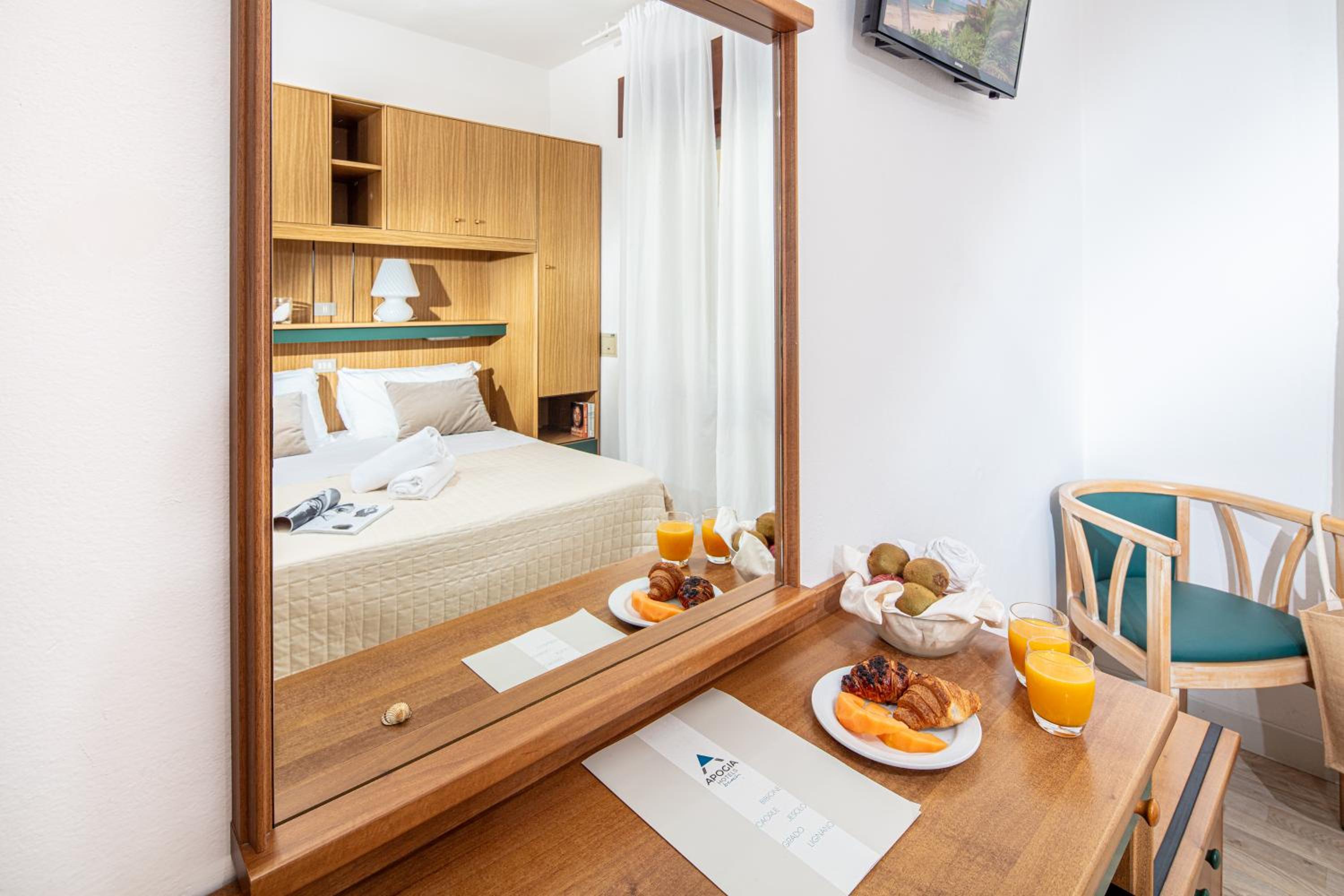 Standard Double Room with Side Sea View - Photo 1