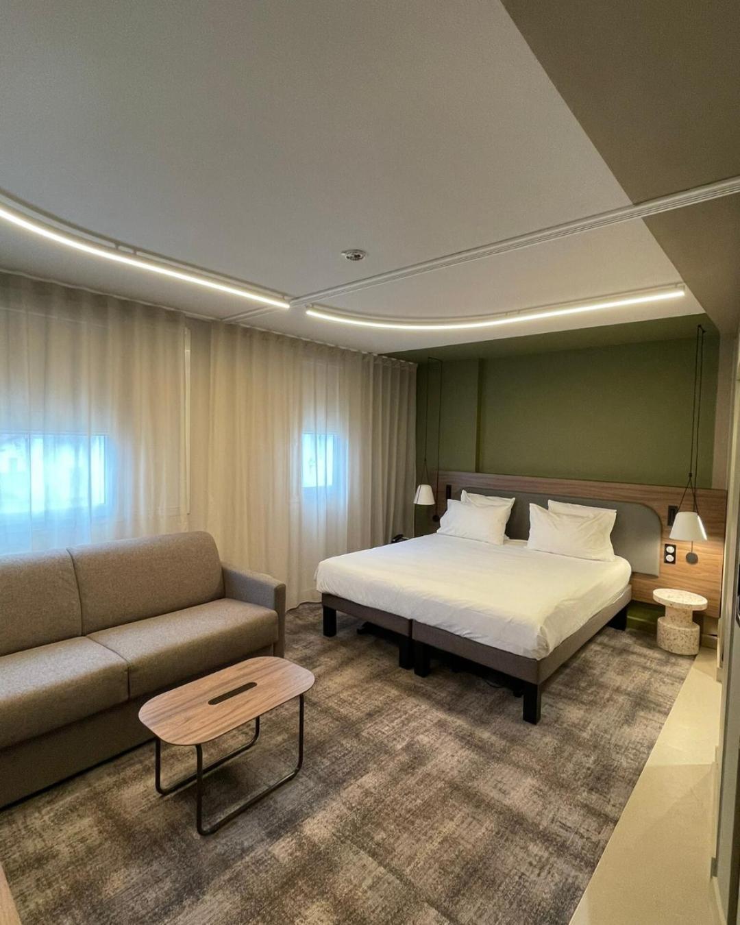Superior Double Suite with Sofa Bed photo 2
