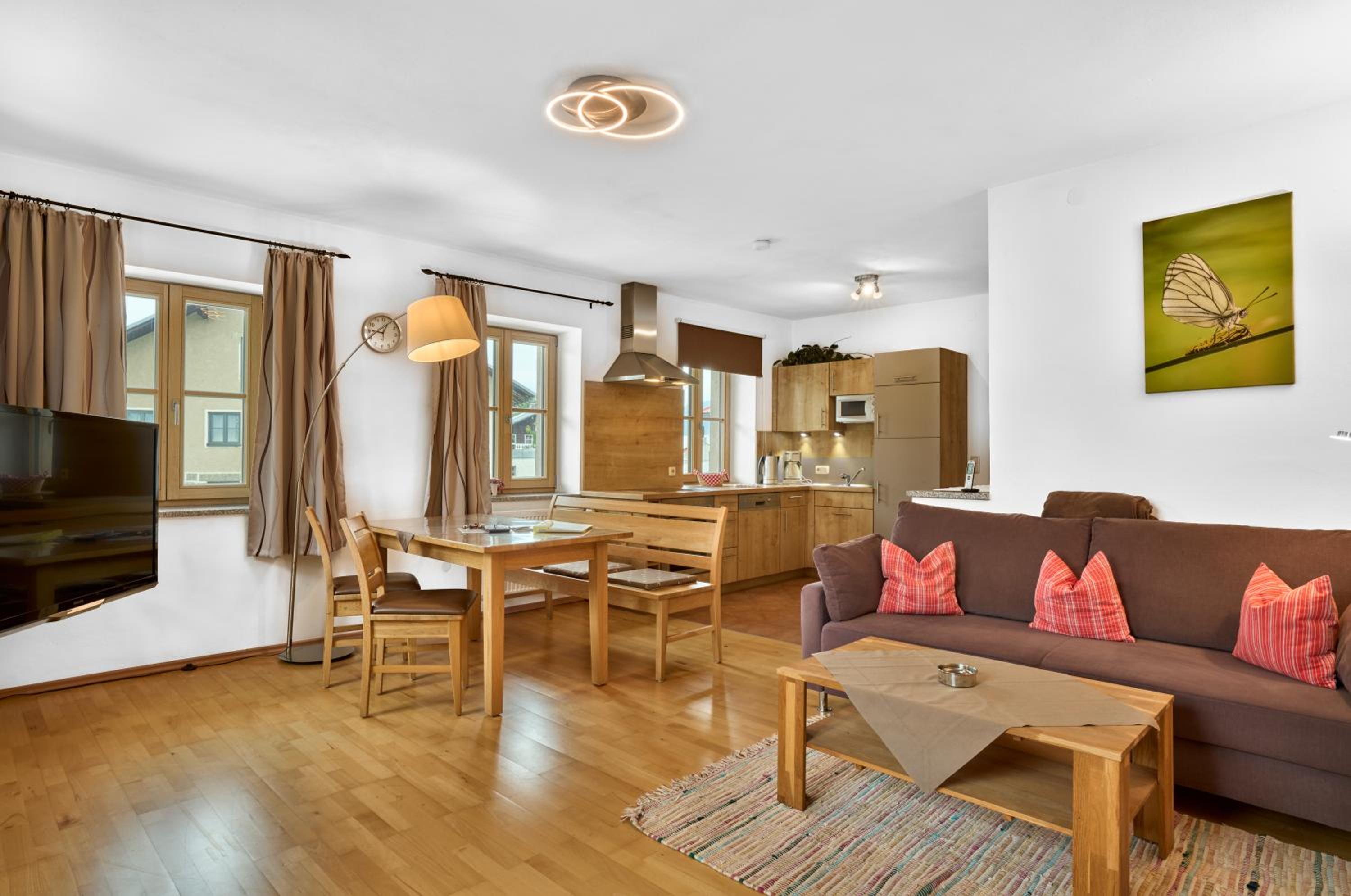 Apartment with Balcony photo 2