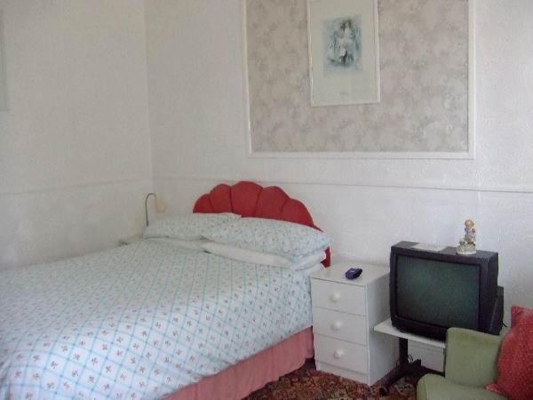 Apartment - Ground Floor - Photo 2