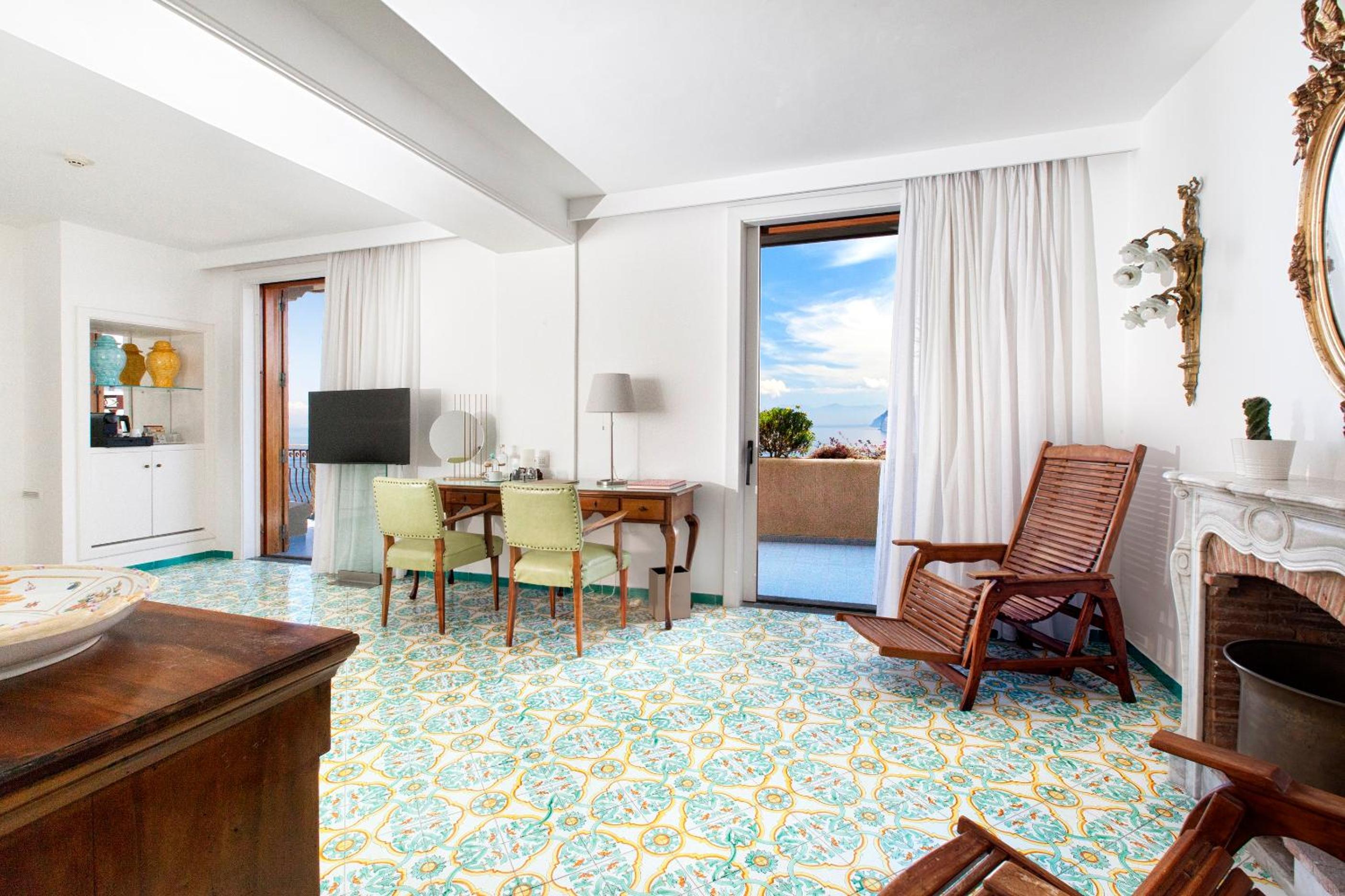 Deluxe Suite with Terrace and Sea View - Photo 6