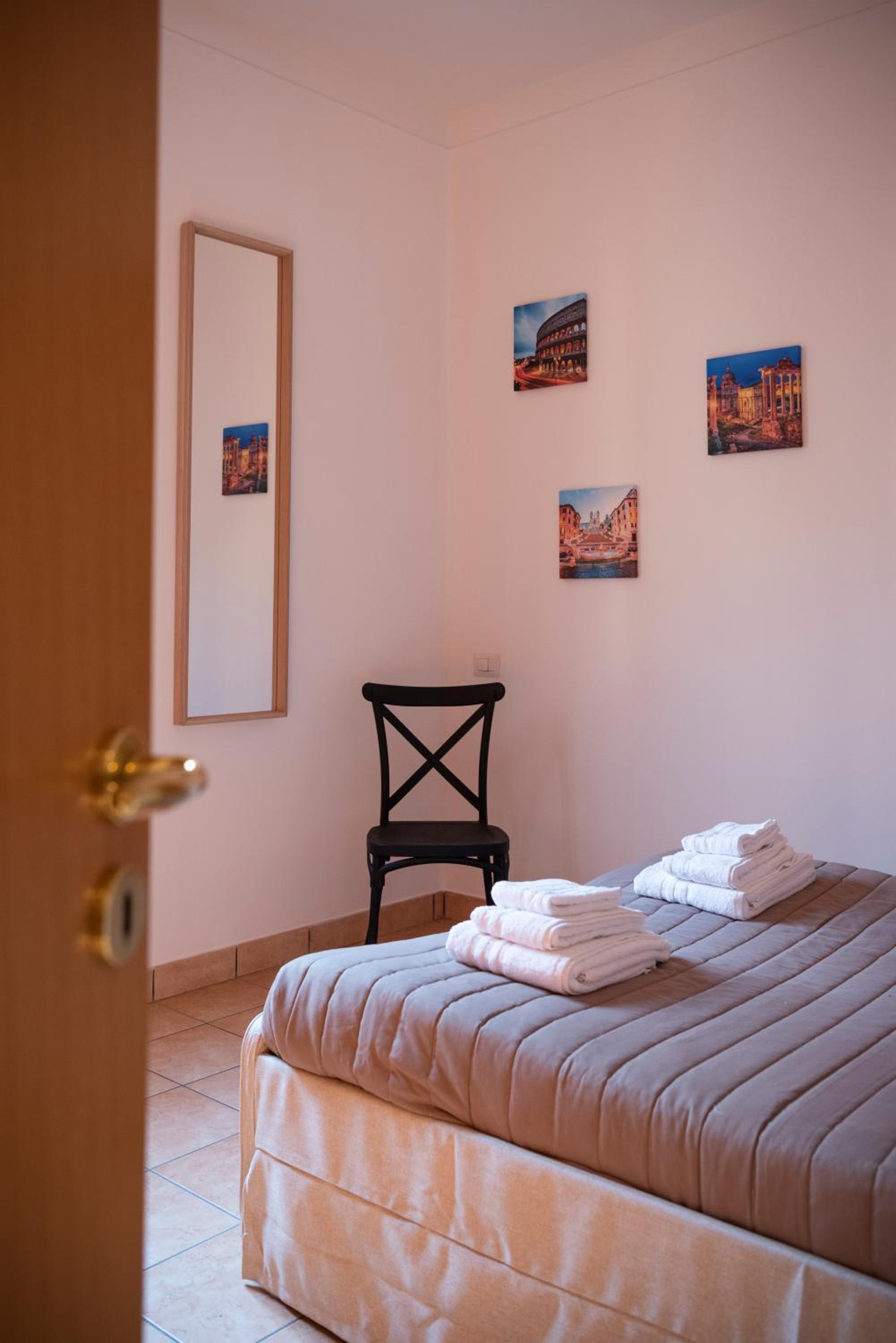 Standard Triple Room photo 3