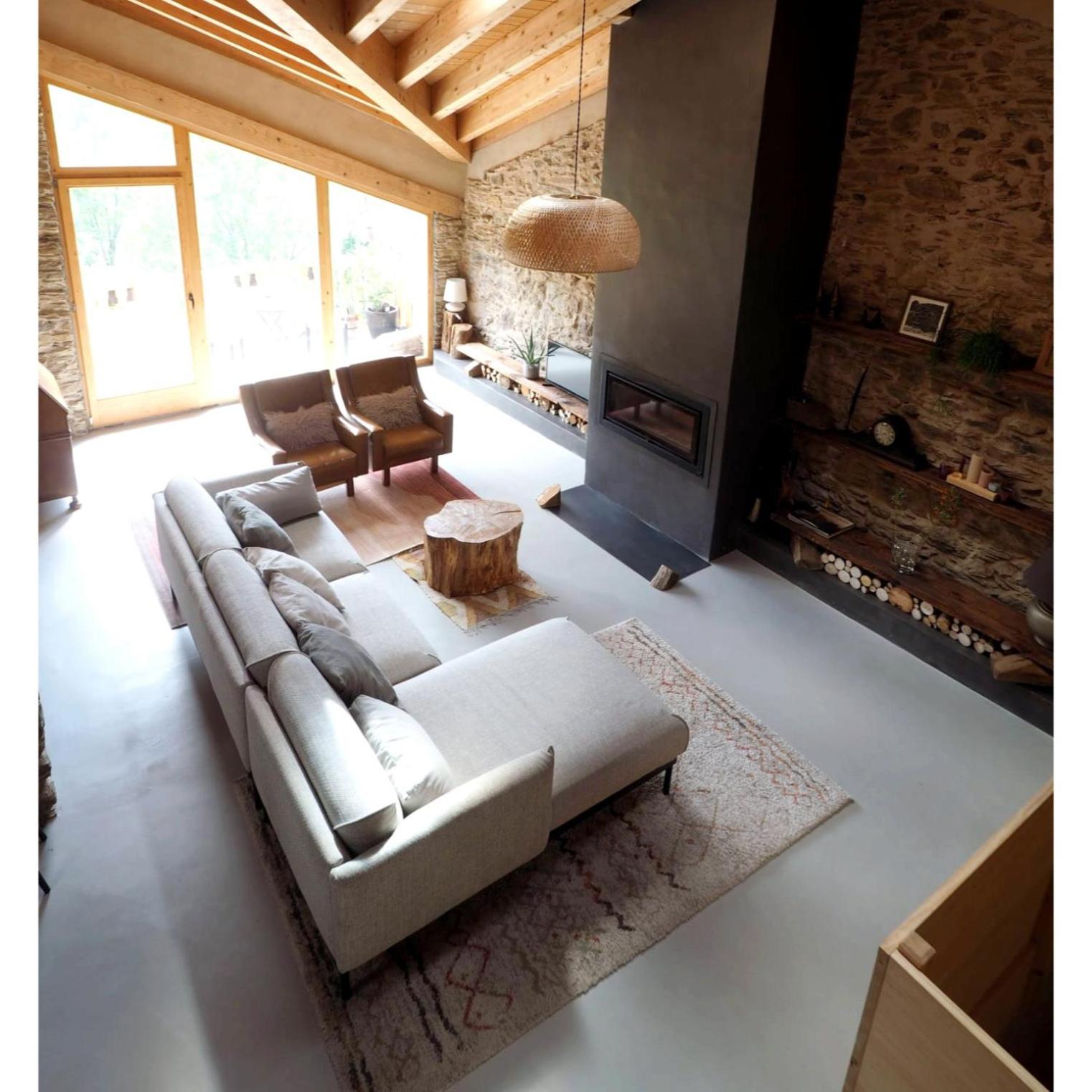 Three-Bedroom House photo 3