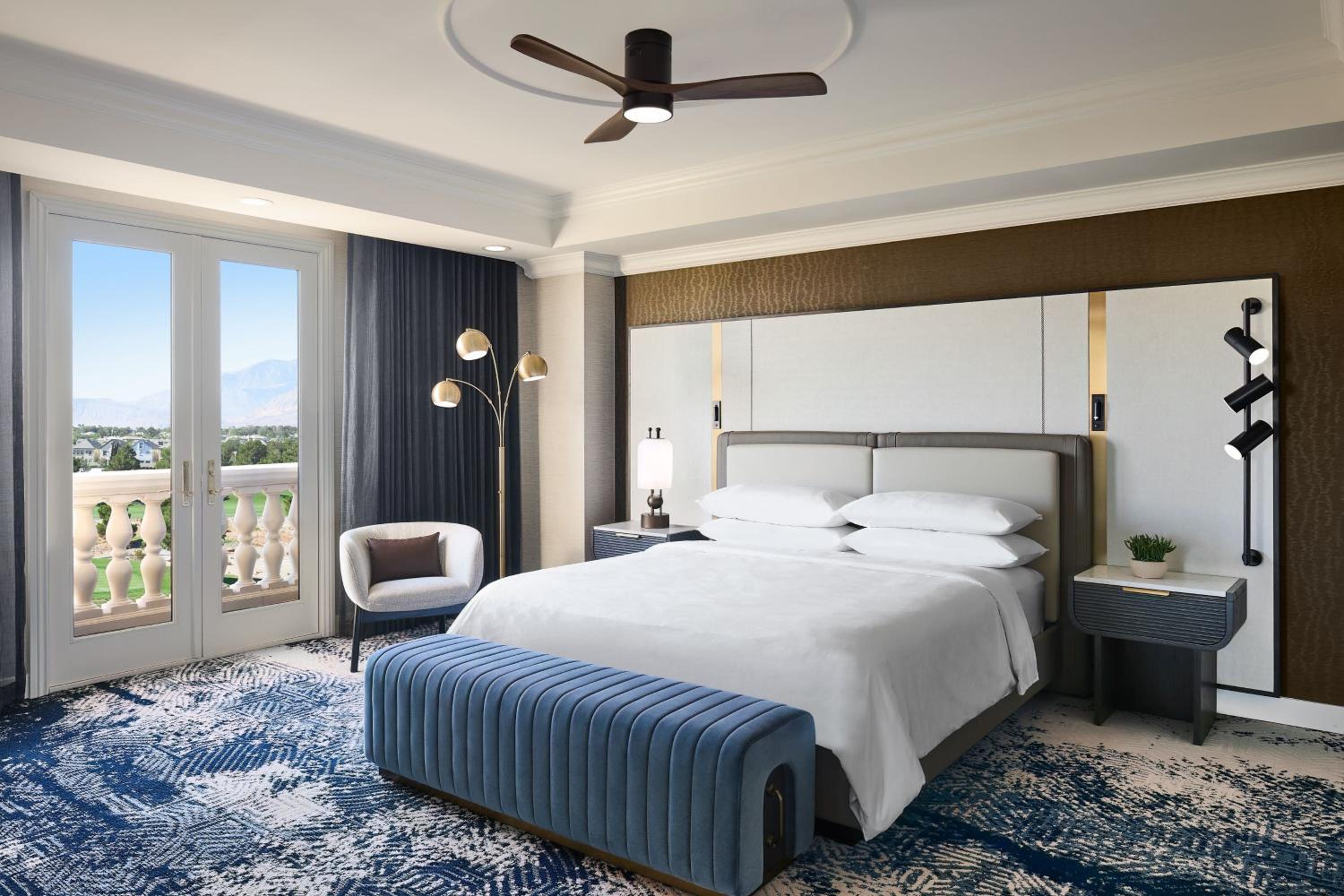 One-Bedroom King Suite with Scenic View - Photo 5