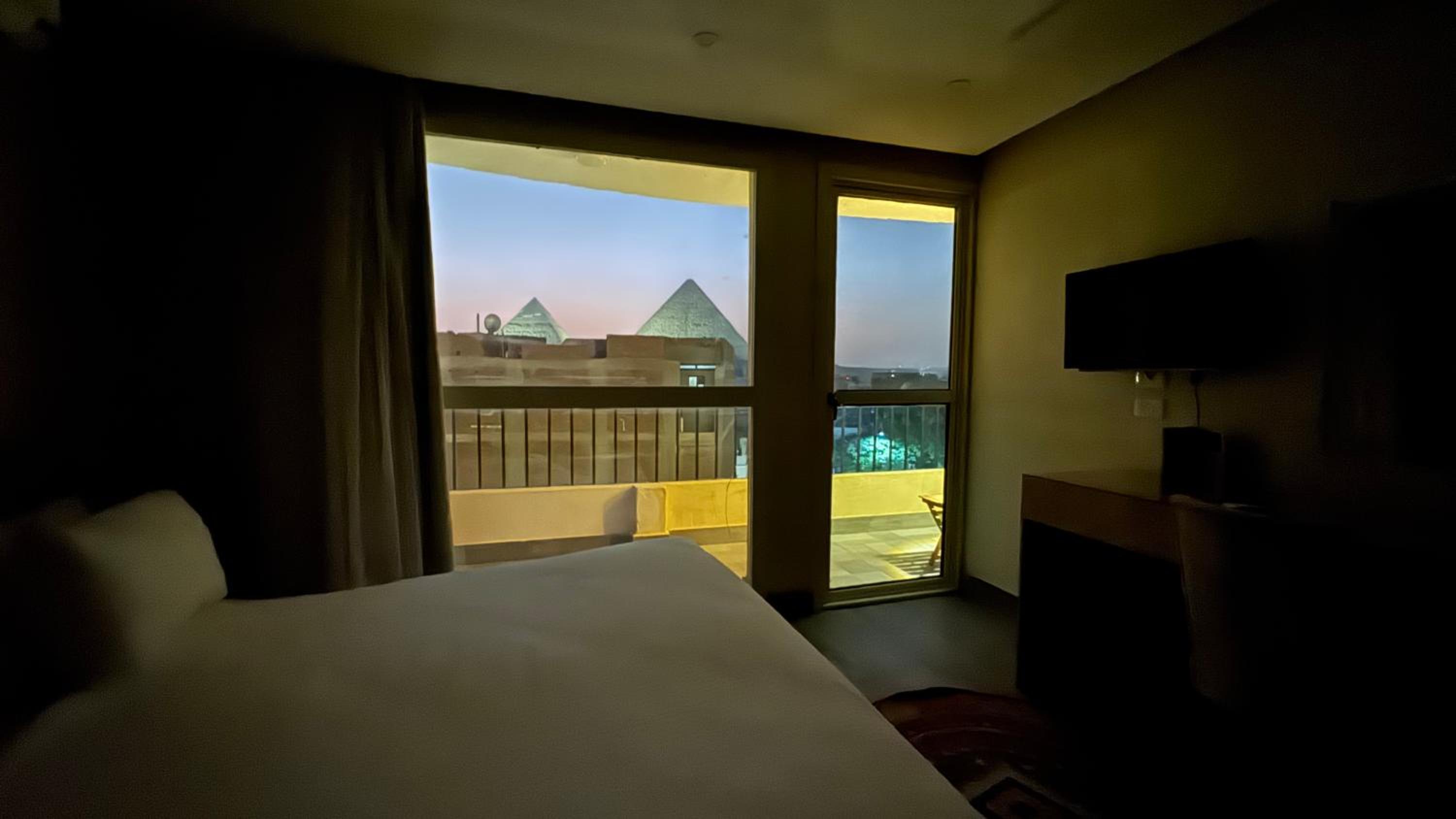 King Room With Pyramid View 