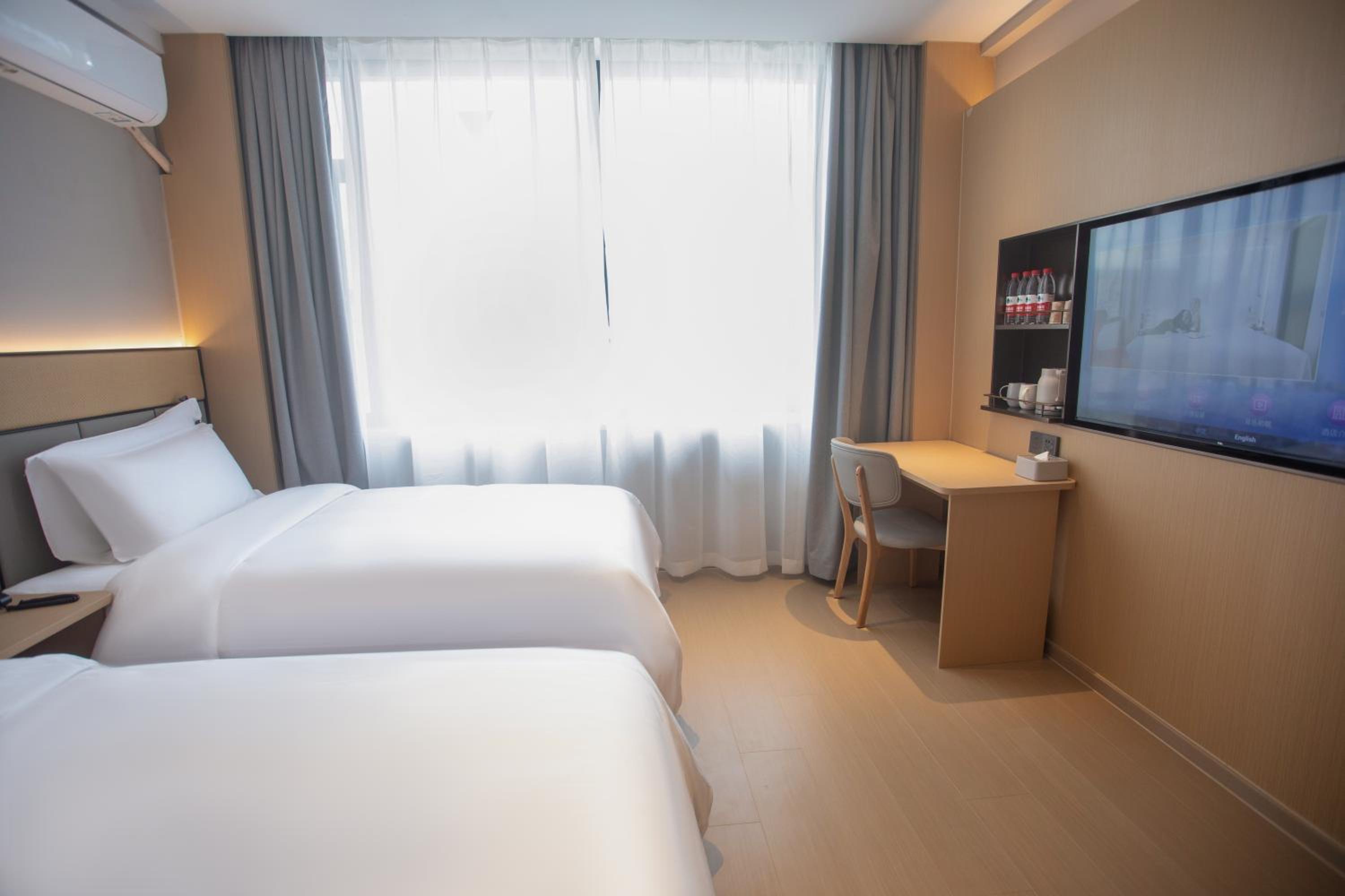 Standard Twin Room photo 2