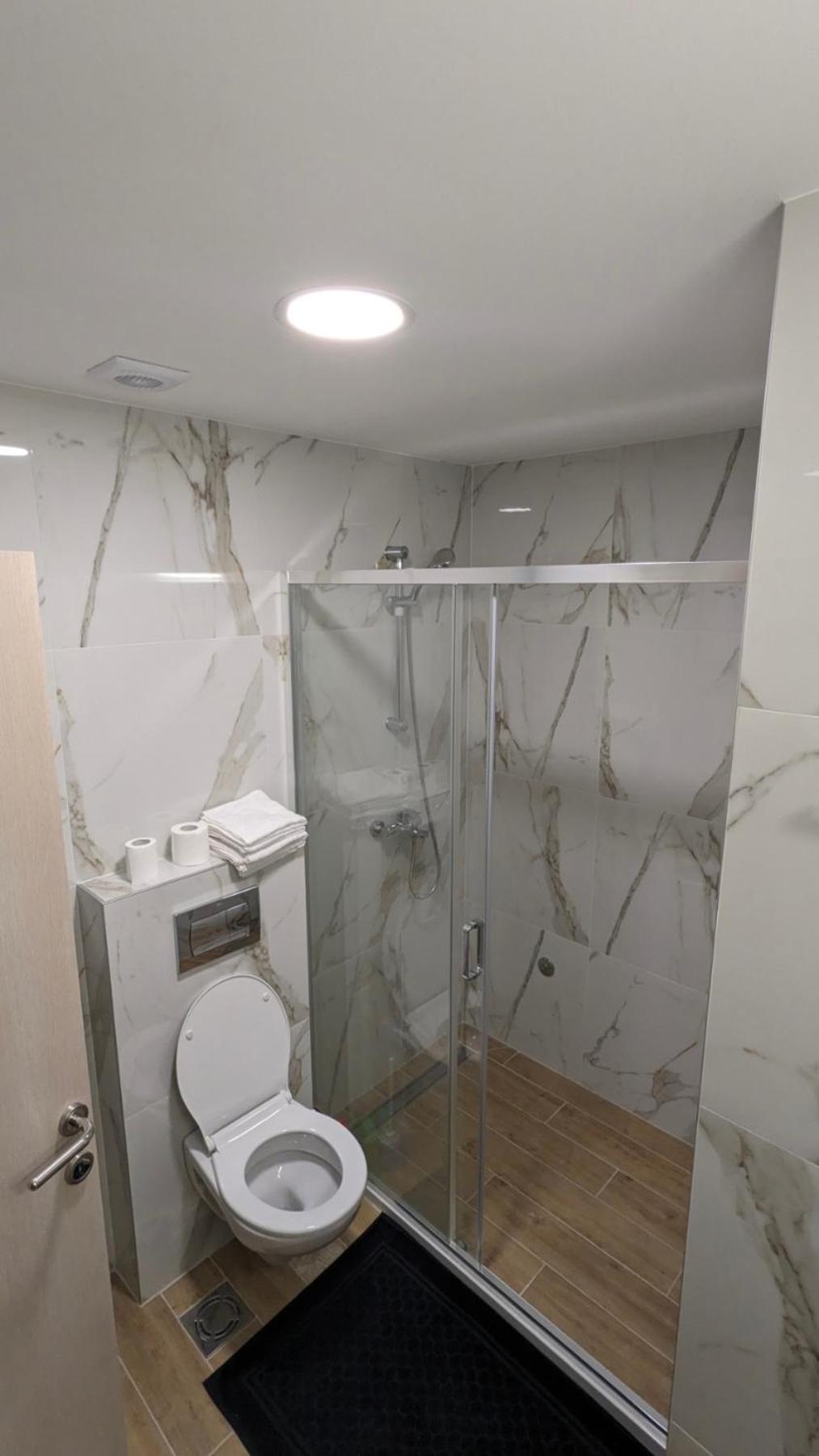 One-Bedroom Apartment with Balcony photo 3