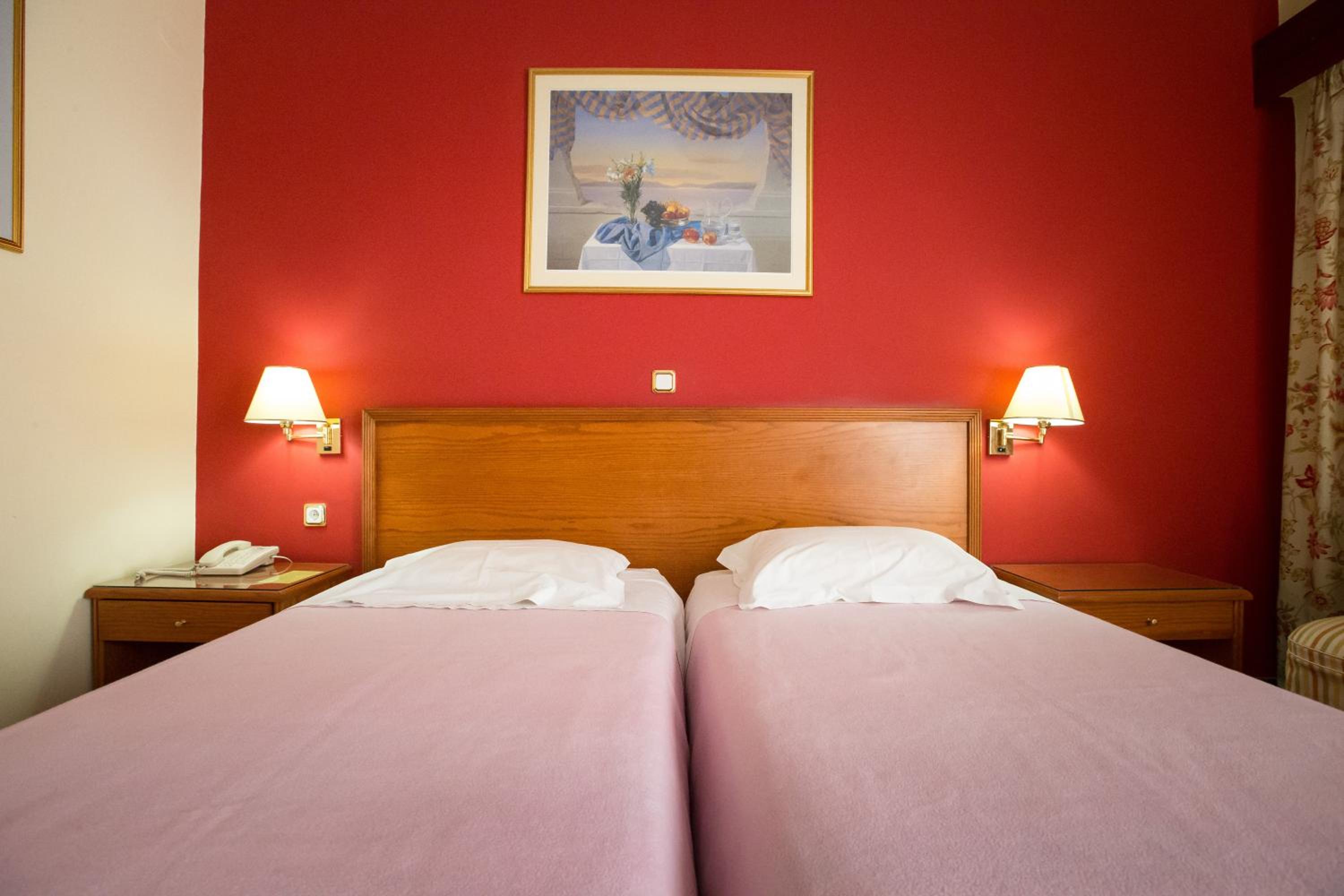 Standard Twin Room - Photo 3