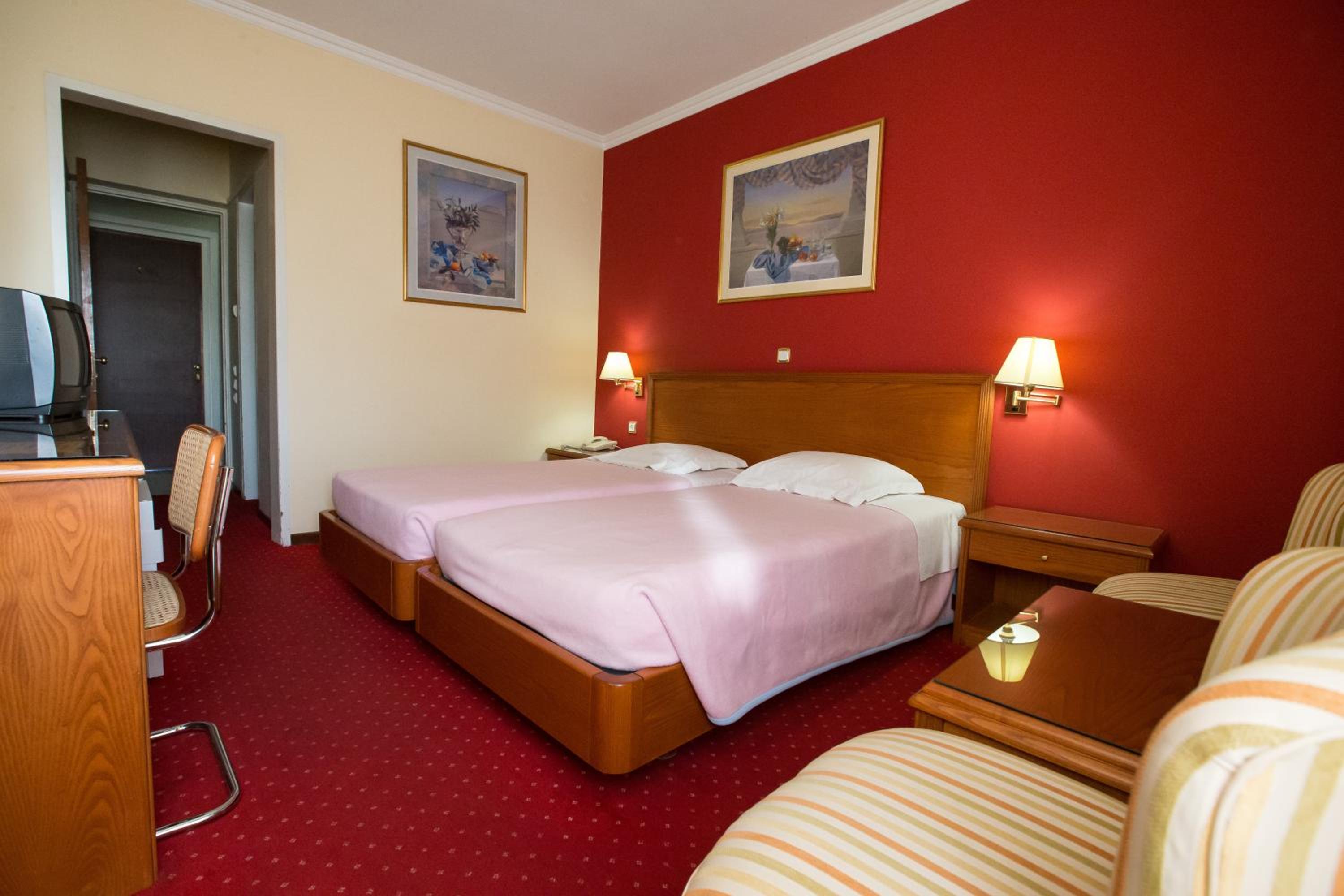 Standard Twin Room - Photo 4