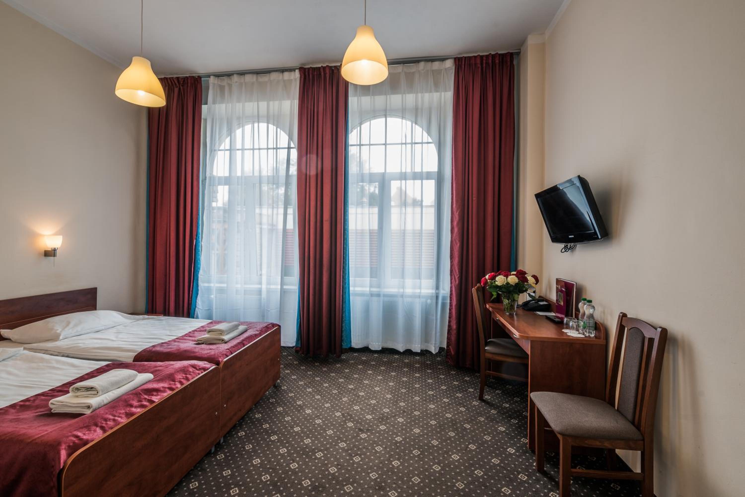 Economy Twin Room - Photo 3