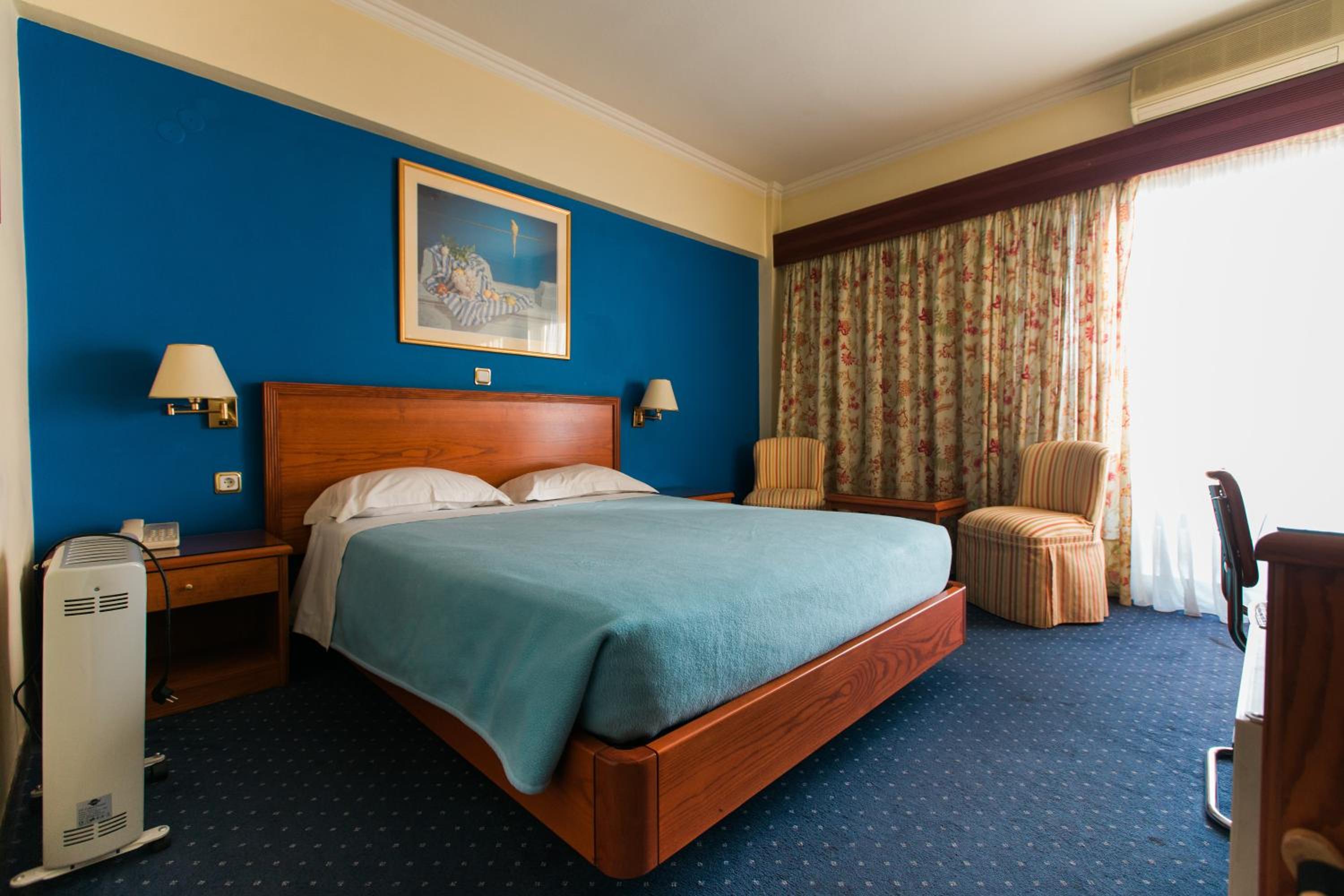Standard Double or Twin Room with Balcony - Photo 6