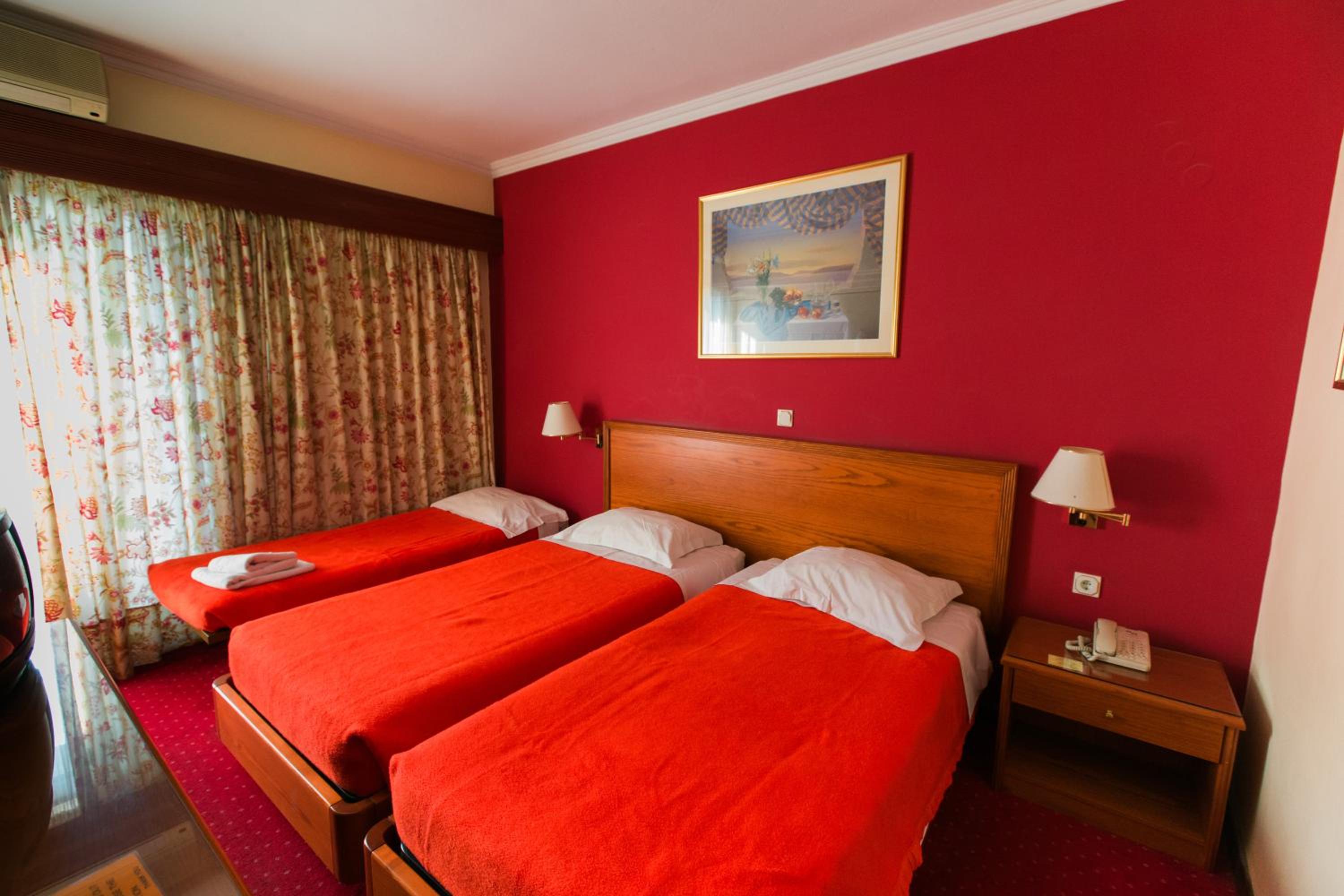 Economy Triple Room - Photo 2