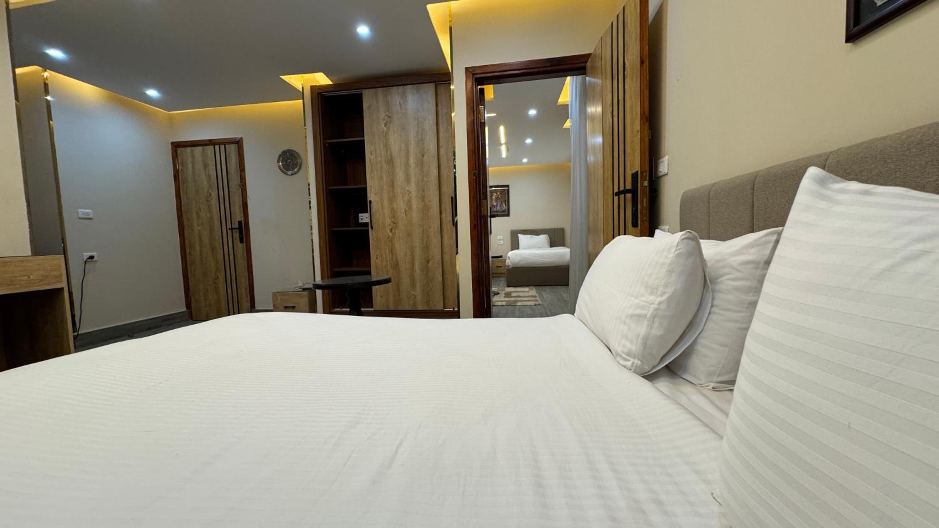 Deluxe Family Room