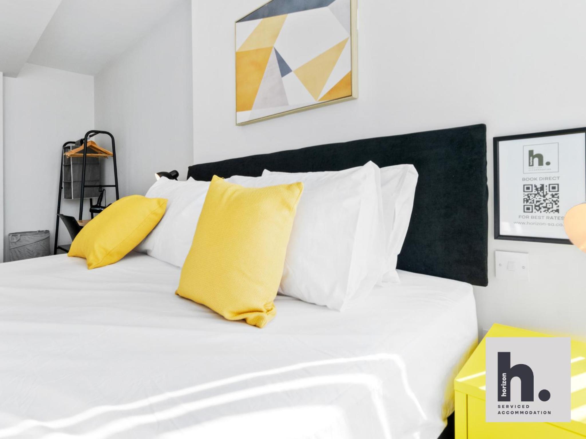 One-Bedroom Apartment with Balcony and City View photo 2
