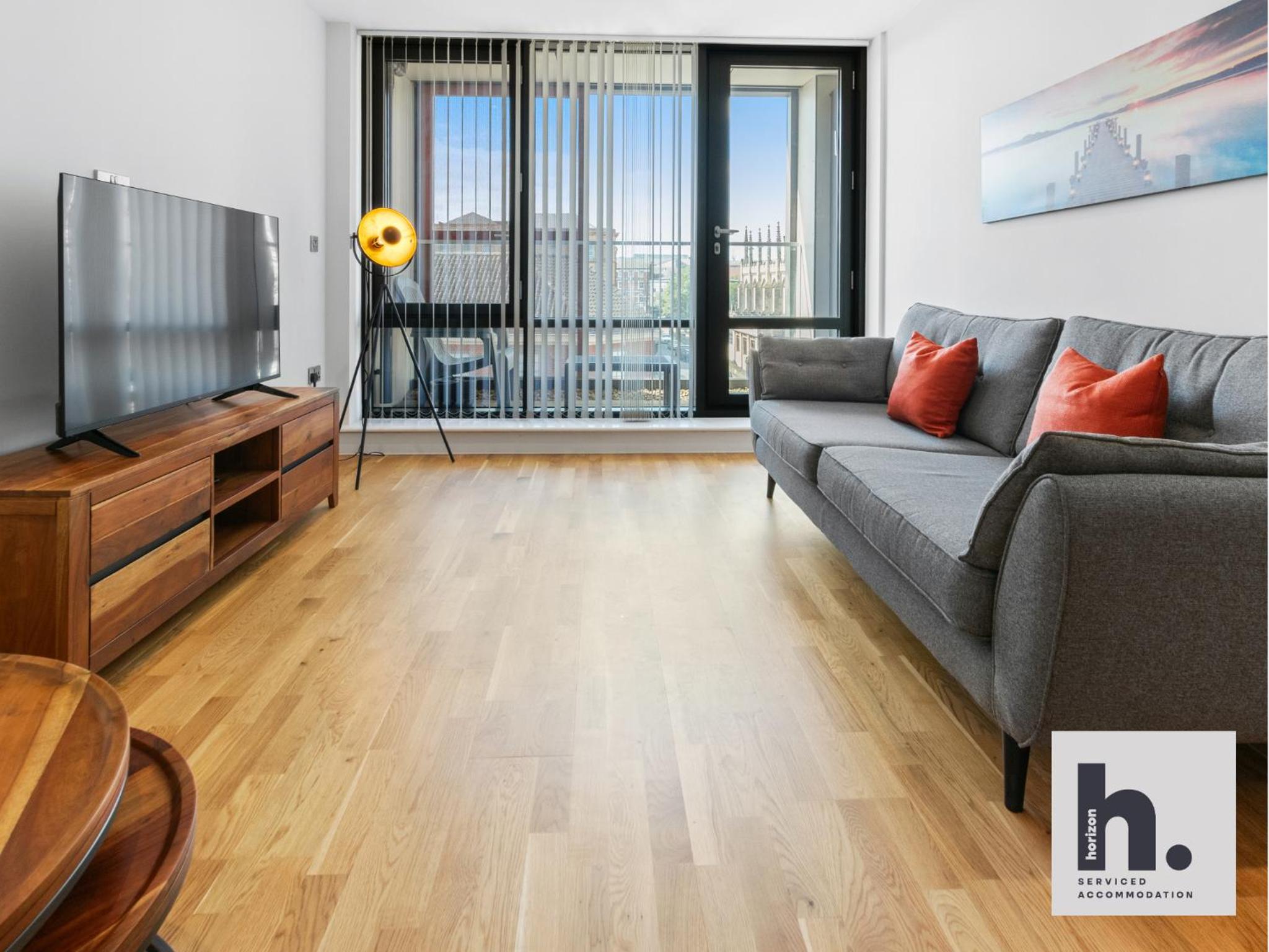 One-Bedroom Apartment with Balcony and City View photo 3